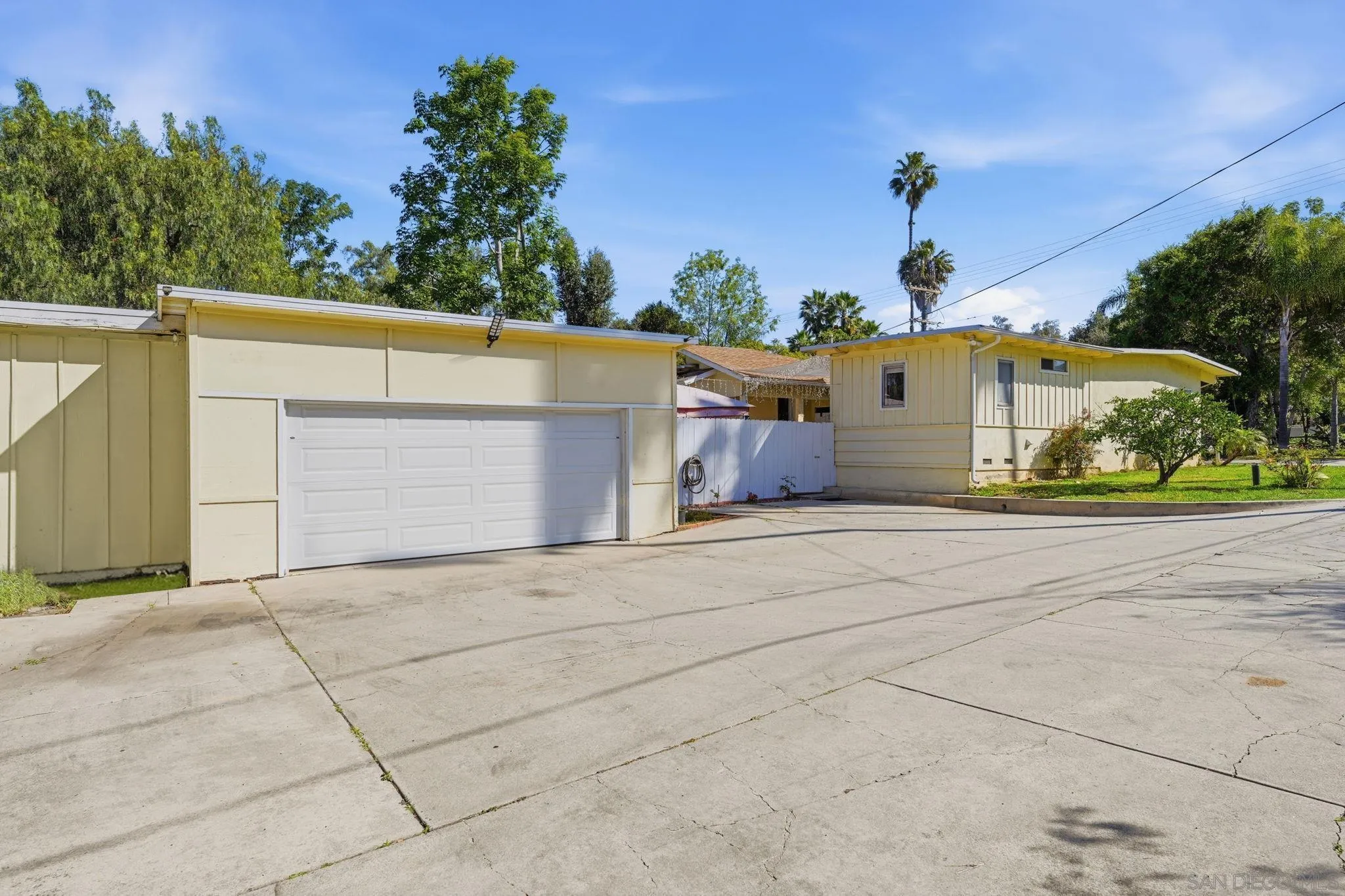 https://cdn.realtyfeed.com/cdn/127/260005795/16f10c54fc860e85e697e23cca4ad533.webp