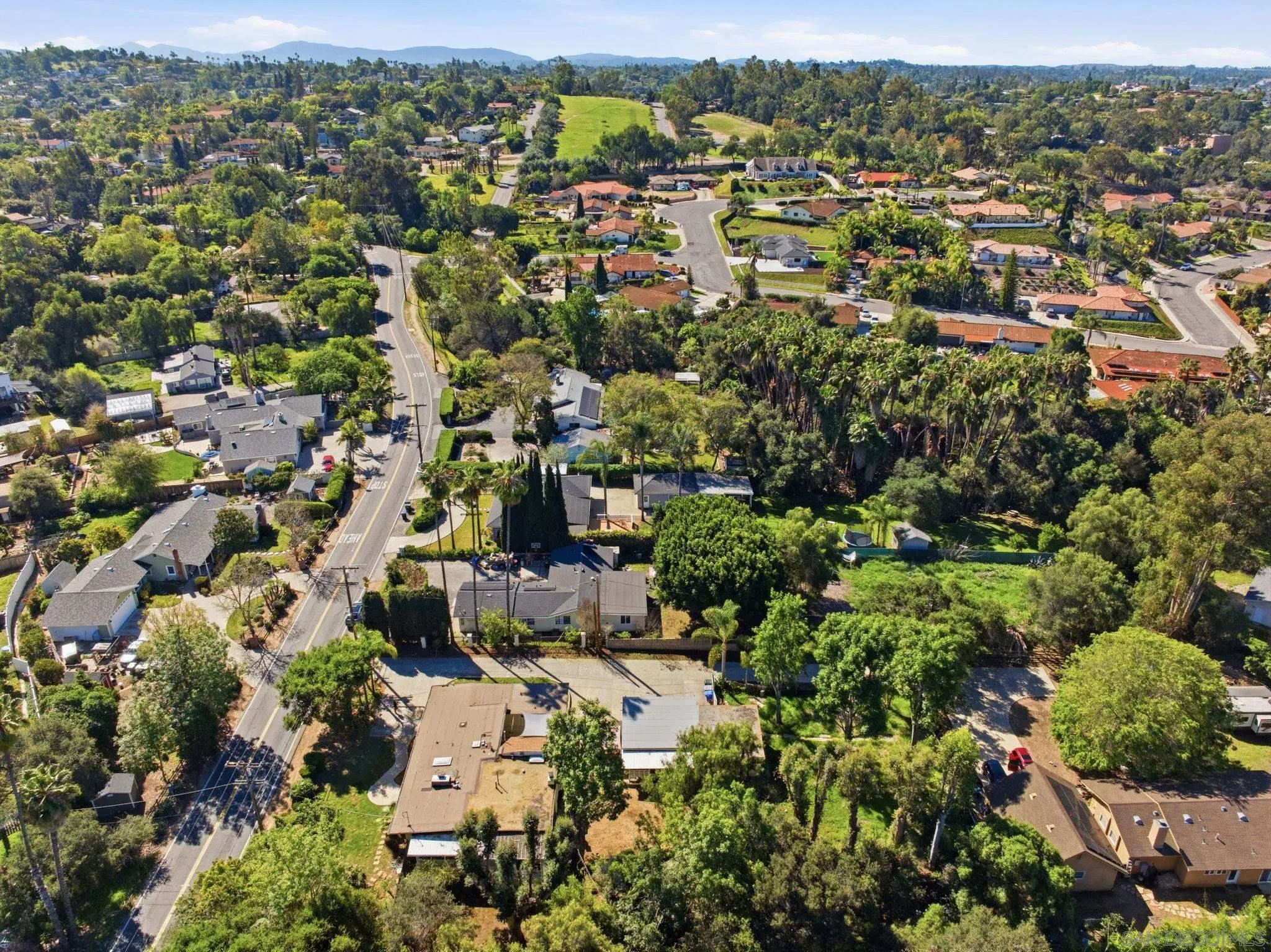 https://cdn.realtyfeed.com/cdn/127/260005795/34b9b68f8403875c81ee807d3ec6b569.webp