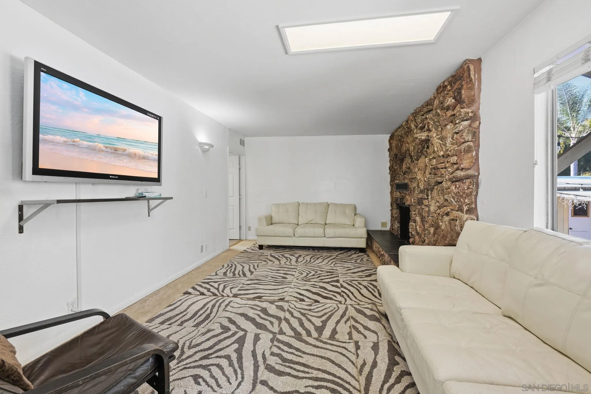 https://cdn.realtyfeed.com/cdn/127/260005795/44270dbf0e98a324976ba754272ec05c.webp
