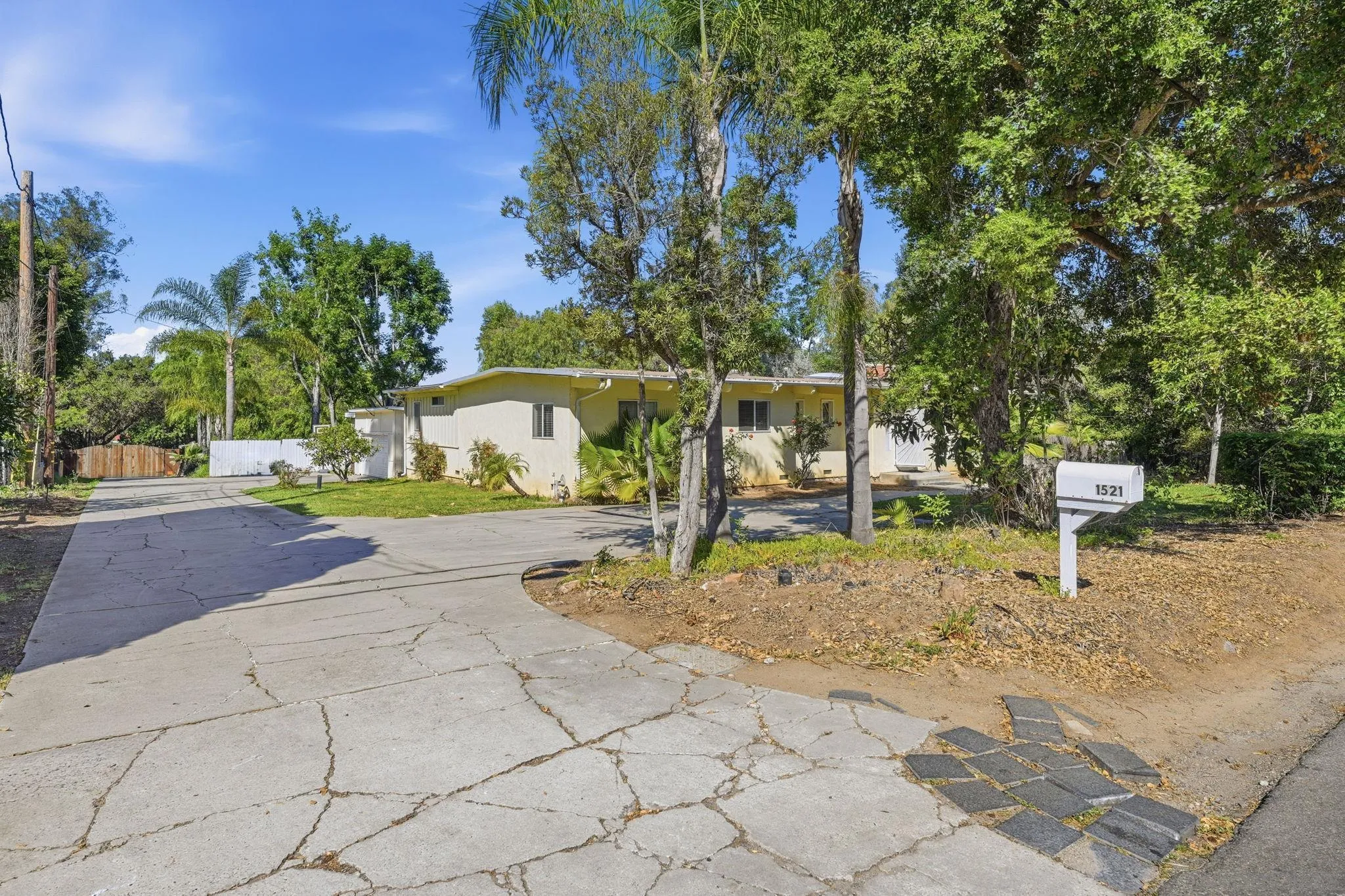 https://cdn.realtyfeed.com/cdn/127/260005795/7afac58689edce018d5a60fc8d11dcf8.webp