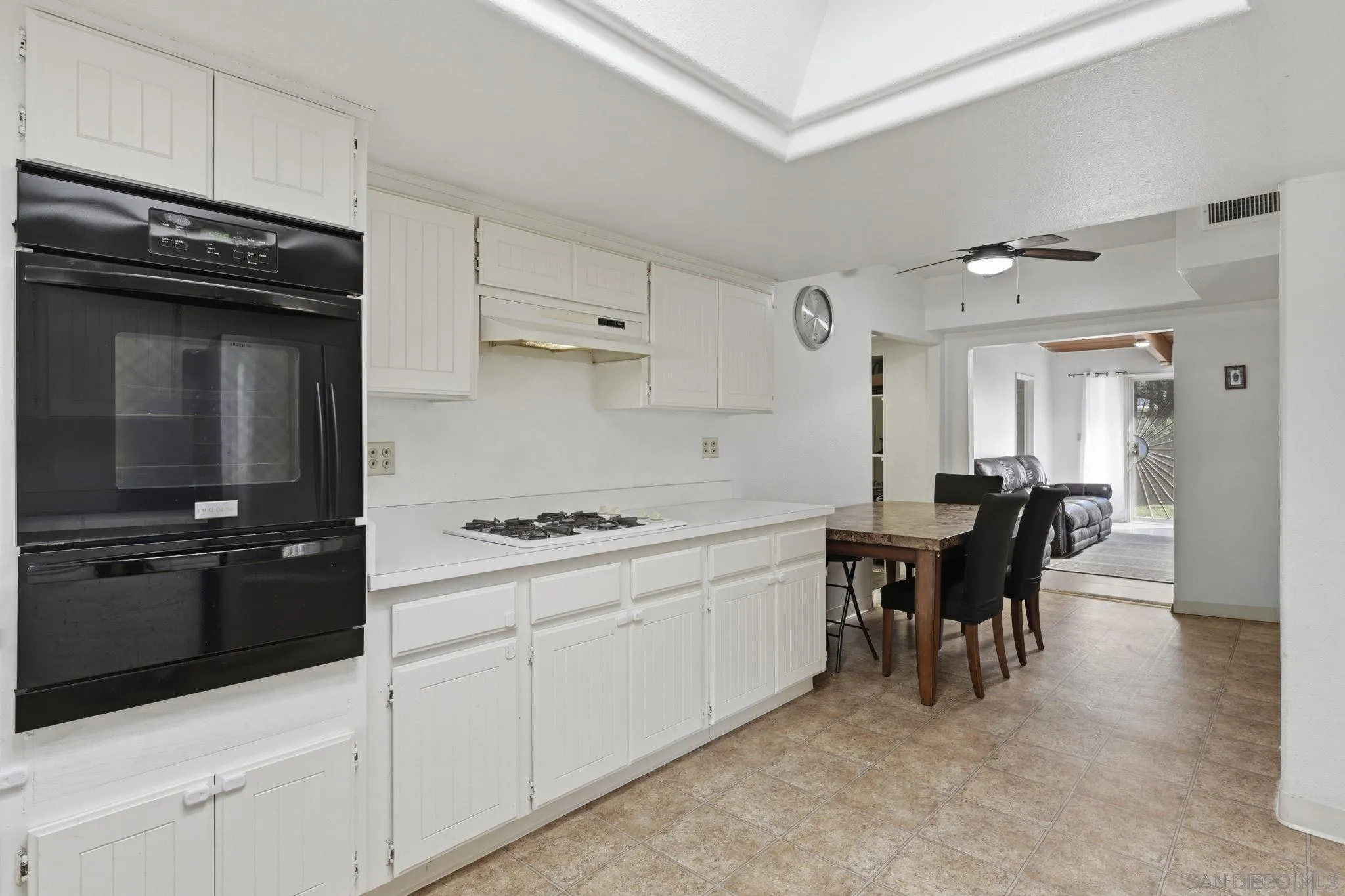 https://cdn.realtyfeed.com/cdn/127/260005795/b5bbc5c443e56ee7b2ffdd68aebc92fa.webp