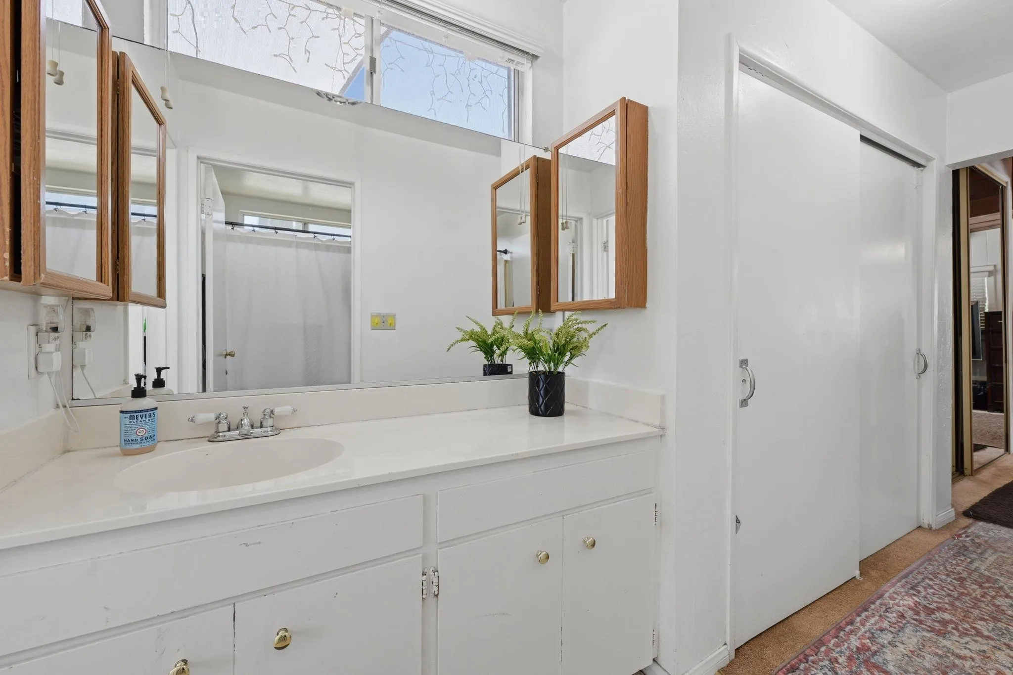 https://cdn.realtyfeed.com/cdn/127/260005795/d85d9b8bfd3212fe30cc32932b023f4f.webp