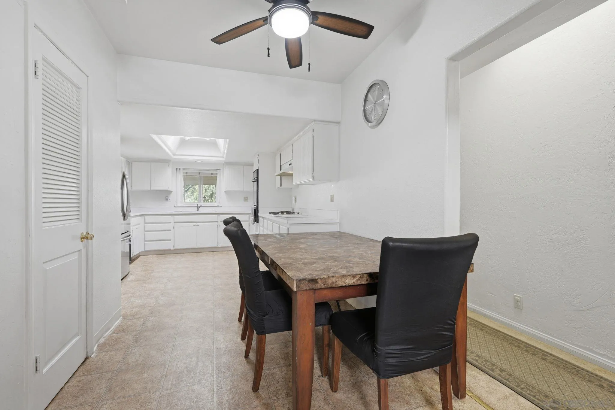 https://cdn.realtyfeed.com/cdn/127/260005795/dc125cc64f92027da587dd913b8b1a76.webp