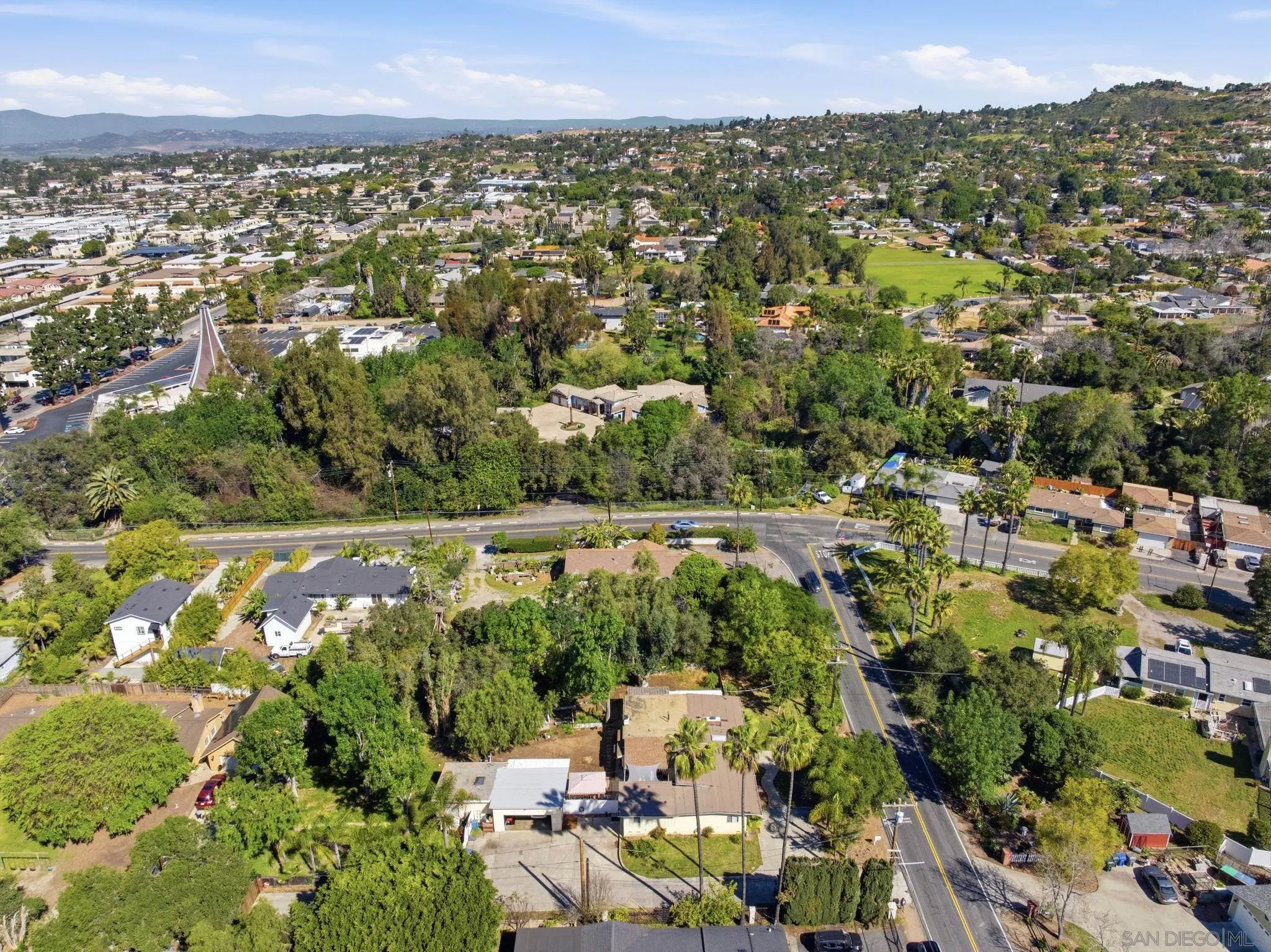 https://cdn.realtyfeed.com/cdn/127/260005795/f1726eb235966f095695b8930c242451.webp
