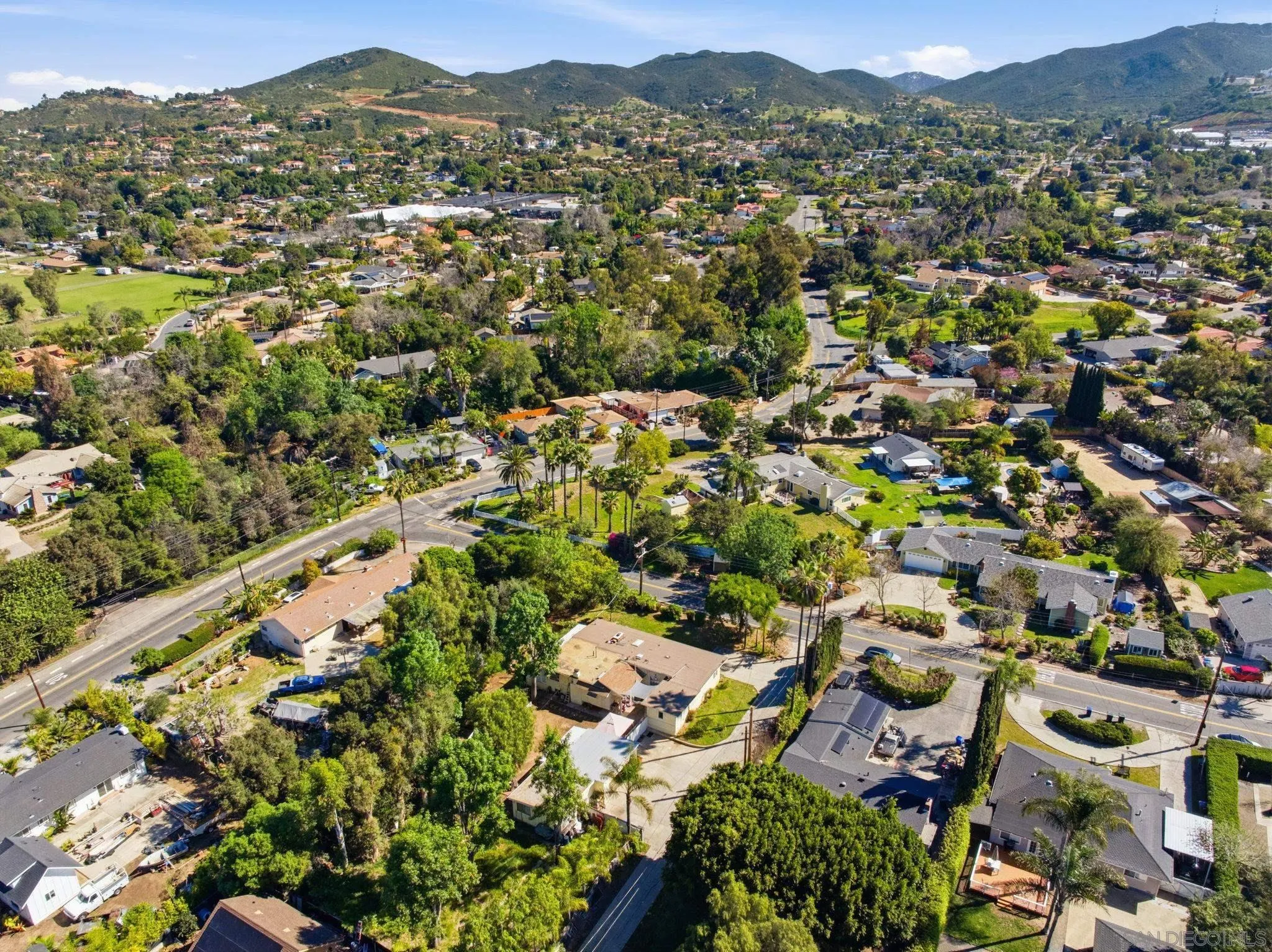 https://cdn.realtyfeed.com/cdn/127/260005795/fc9efa8ee46c927dd7aa80ef591a7343.webp