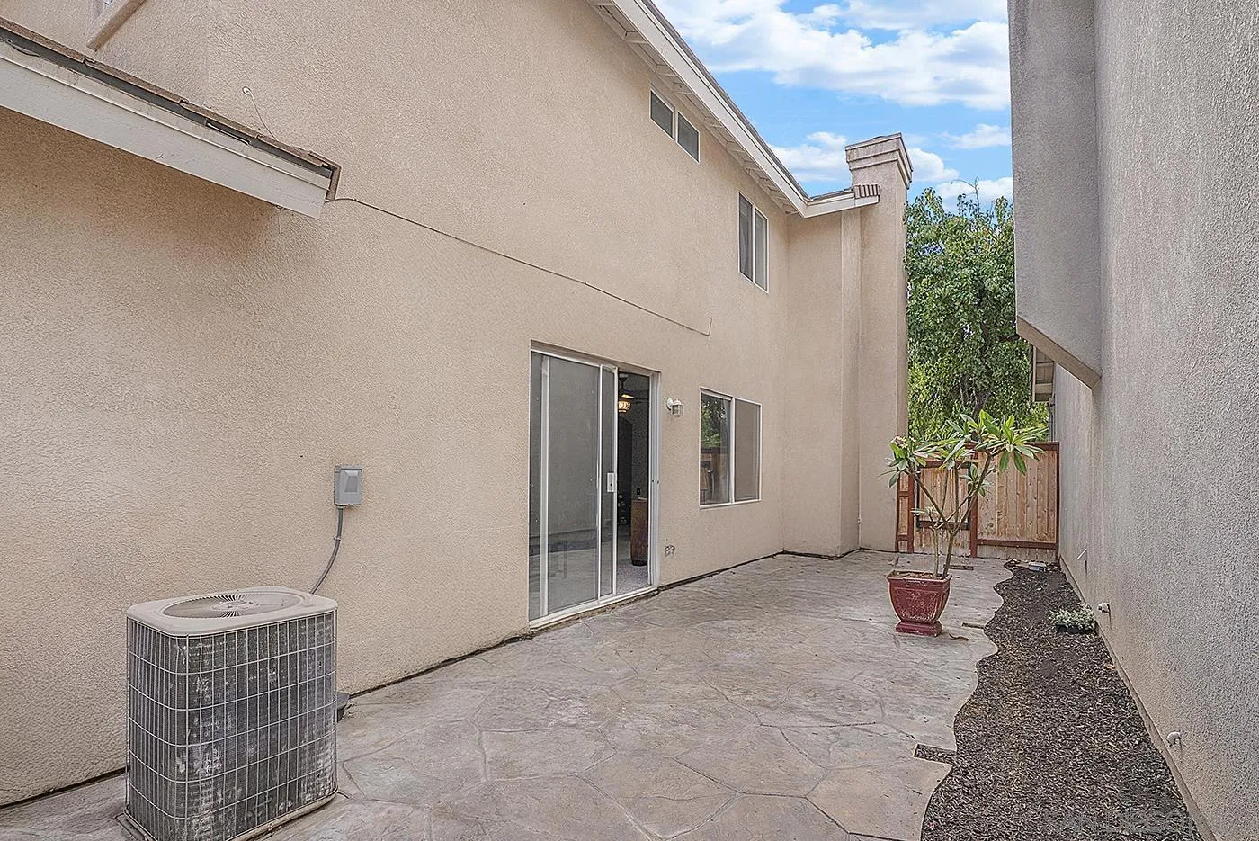 https://cdn.realtyfeed.com/cdn/127/2600058/33a051724a99f48319d061a4a3e2924c.webp