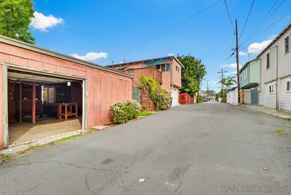 https://cdn.realtyfeed.com/cdn/127/260005805/9677db8613d5ded476e93f388fb2a68c.webp