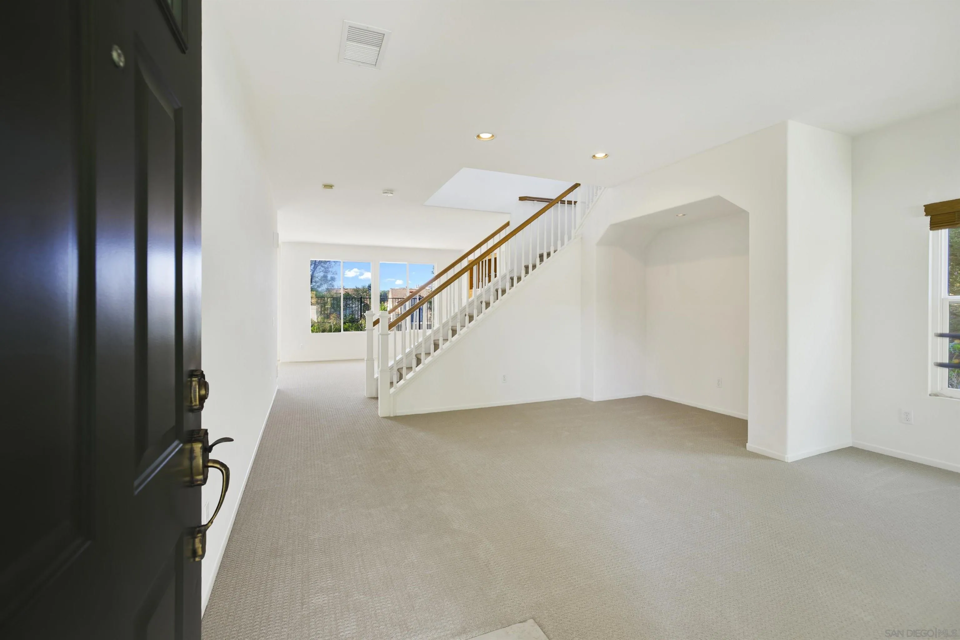 https://cdn.realtyfeed.com/cdn/127/260005807/8491e2c4fe07f7f0c55f6660a6d8af37.webp