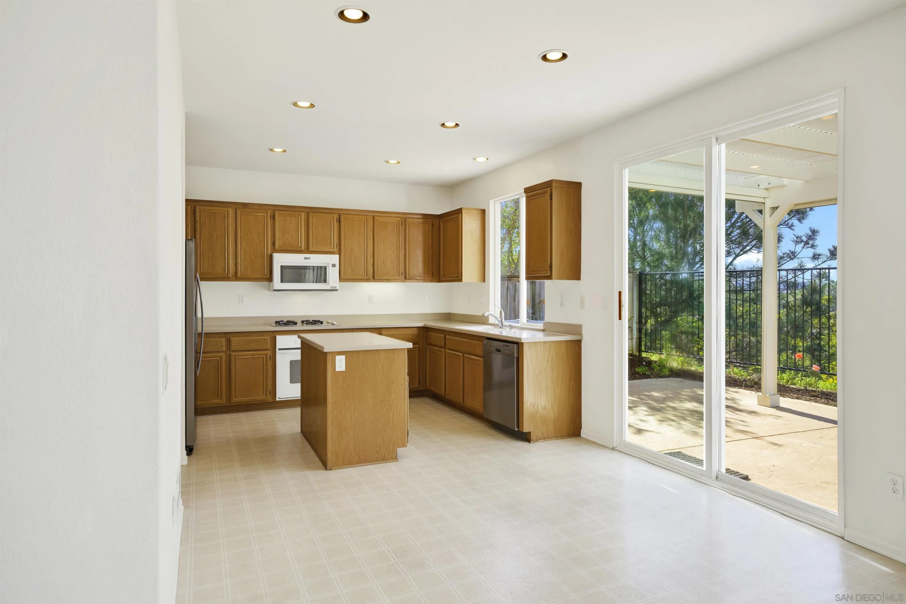 https://cdn.realtyfeed.com/cdn/127/260005807/920477e44765703bded1195c544d1666.webp