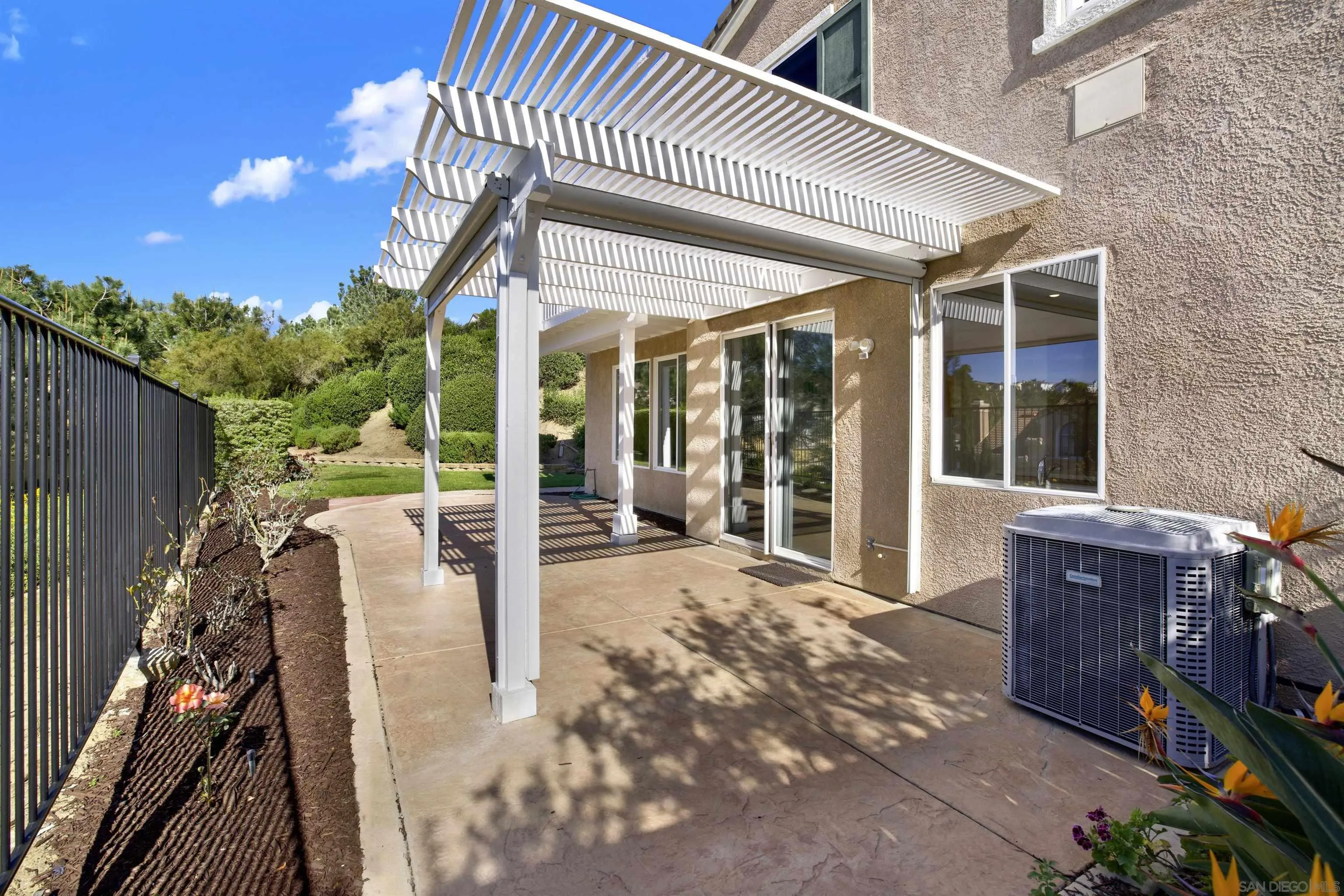 https://cdn.realtyfeed.com/cdn/127/260005807/a1bca17b54698984703eef51f9397df8.webp