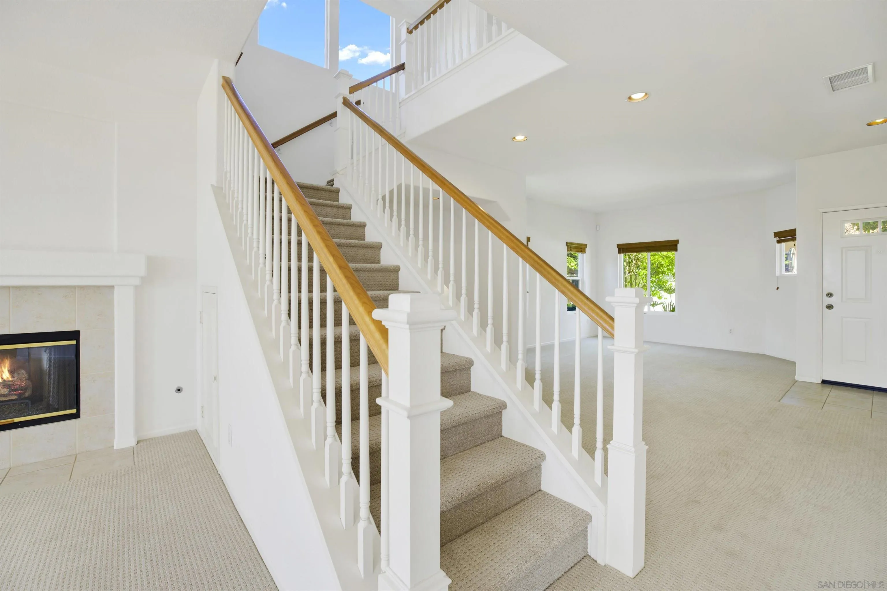 https://cdn.realtyfeed.com/cdn/127/260005807/ae79969a3b8baab20cf284ebba219c18.webp
