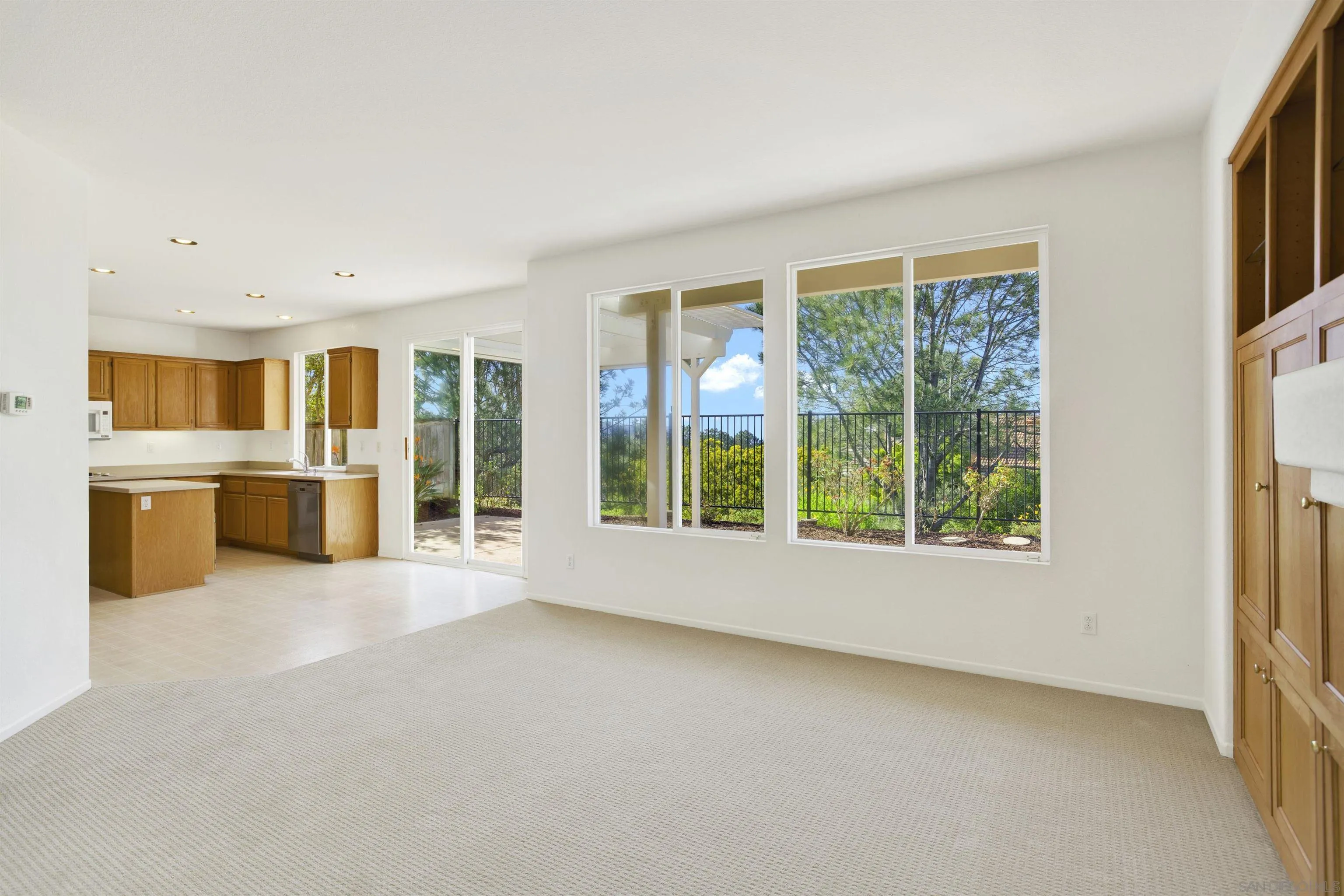 https://cdn.realtyfeed.com/cdn/127/260005807/c59853315e8dbb009bde37327dc6f5ac.webp