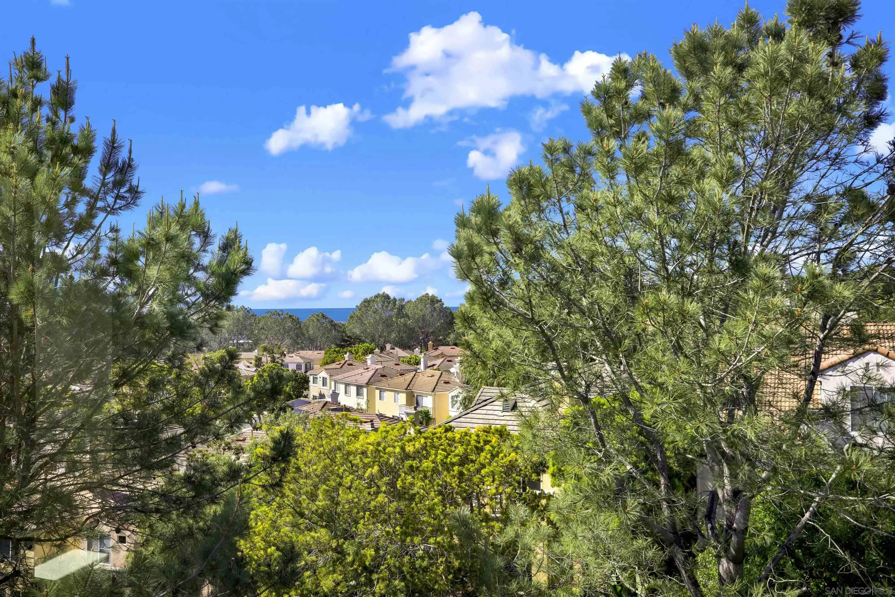 https://cdn.realtyfeed.com/cdn/127/260005807/fbd2403a8f10e90819f5719c917ac005.webp
