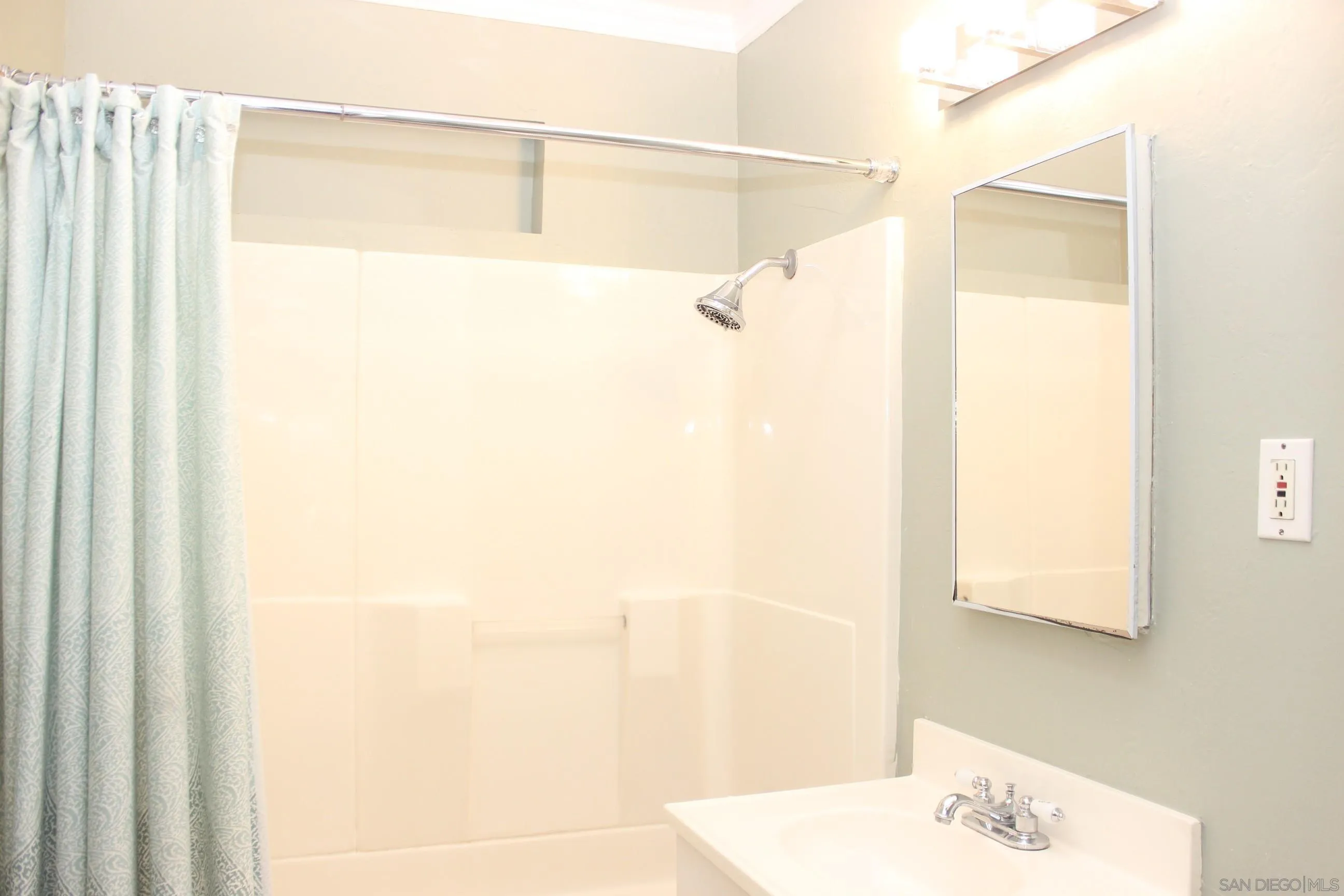https://cdn.realtyfeed.com/cdn/127/260005810/7982d8afa087084b0b3d6b960eed5902.webp