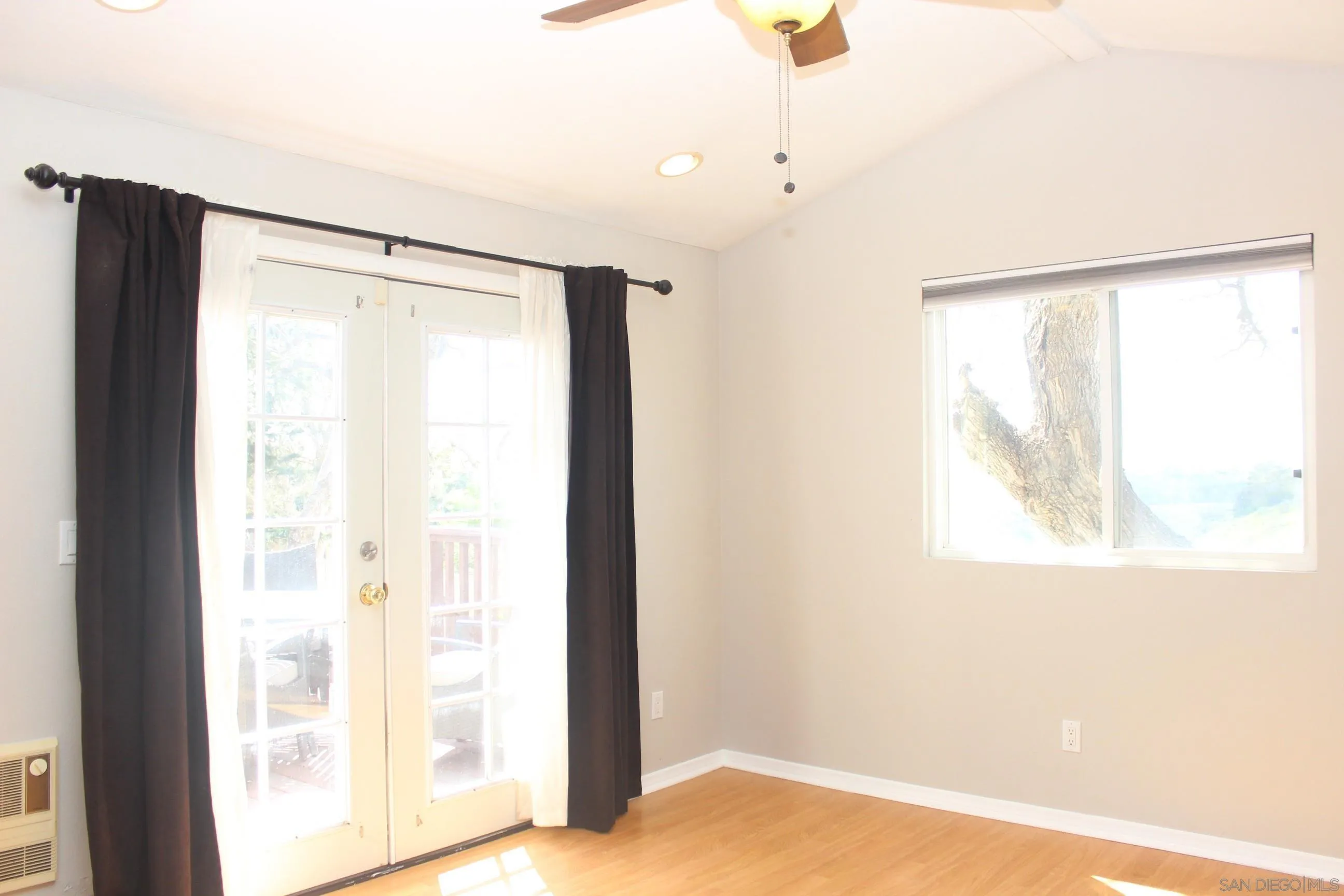 https://cdn.realtyfeed.com/cdn/127/260005810/b9cd741394e64e9f462f3883a2e9d948.webp
