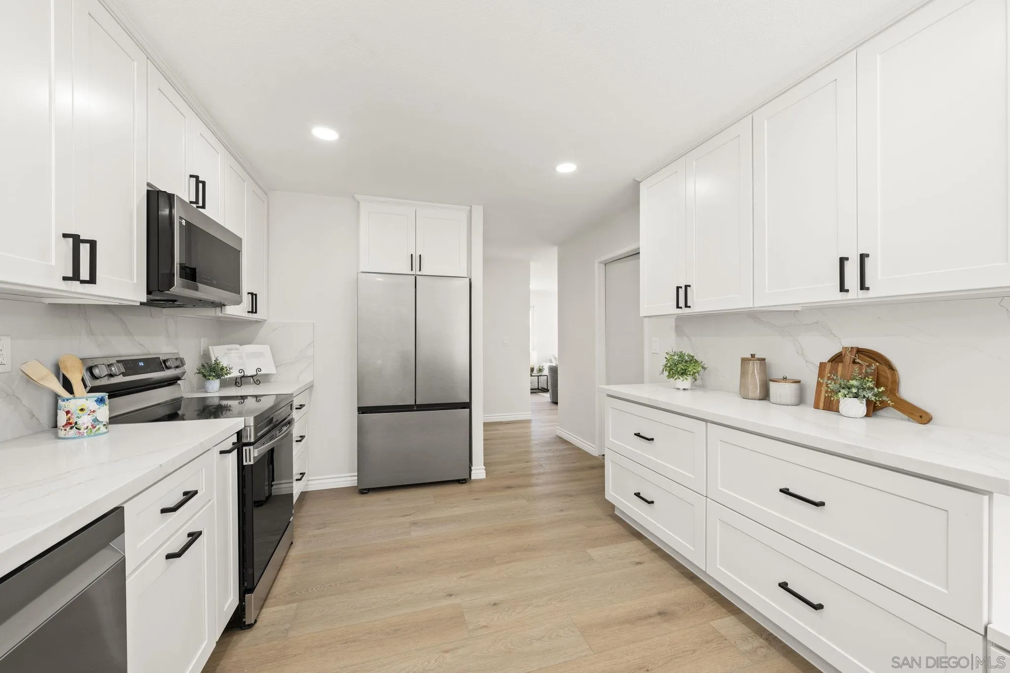 https://cdn.realtyfeed.com/cdn/127/260005812/2e388b2fed67c574083a88cbd18ef097.webp