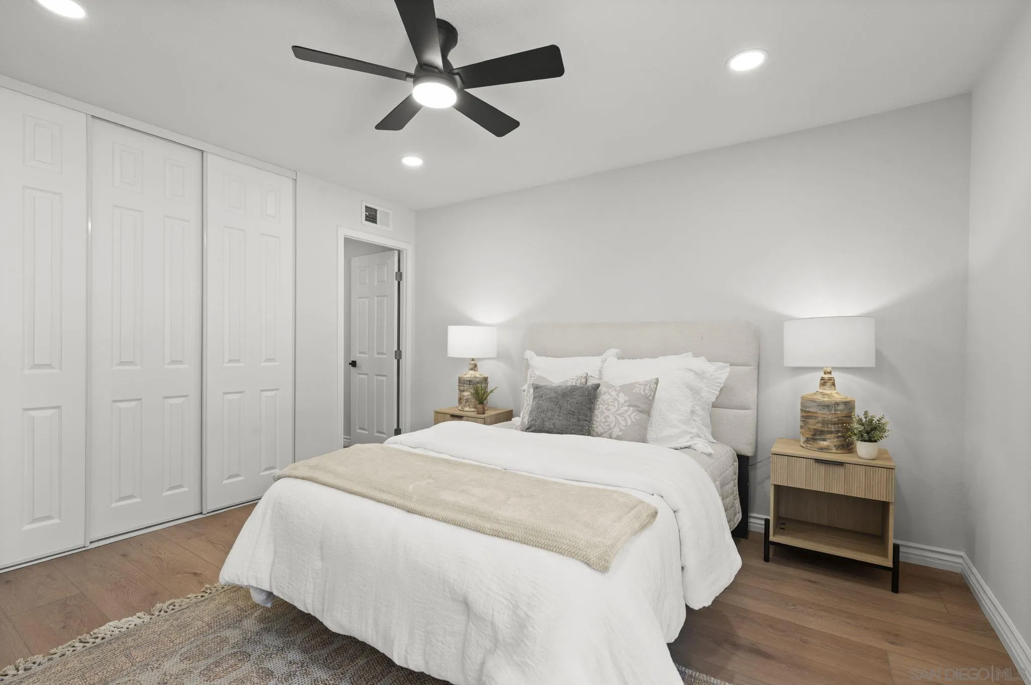 https://cdn.realtyfeed.com/cdn/127/260005812/7c0cde191dfe67a61ca1ba215d806879.webp