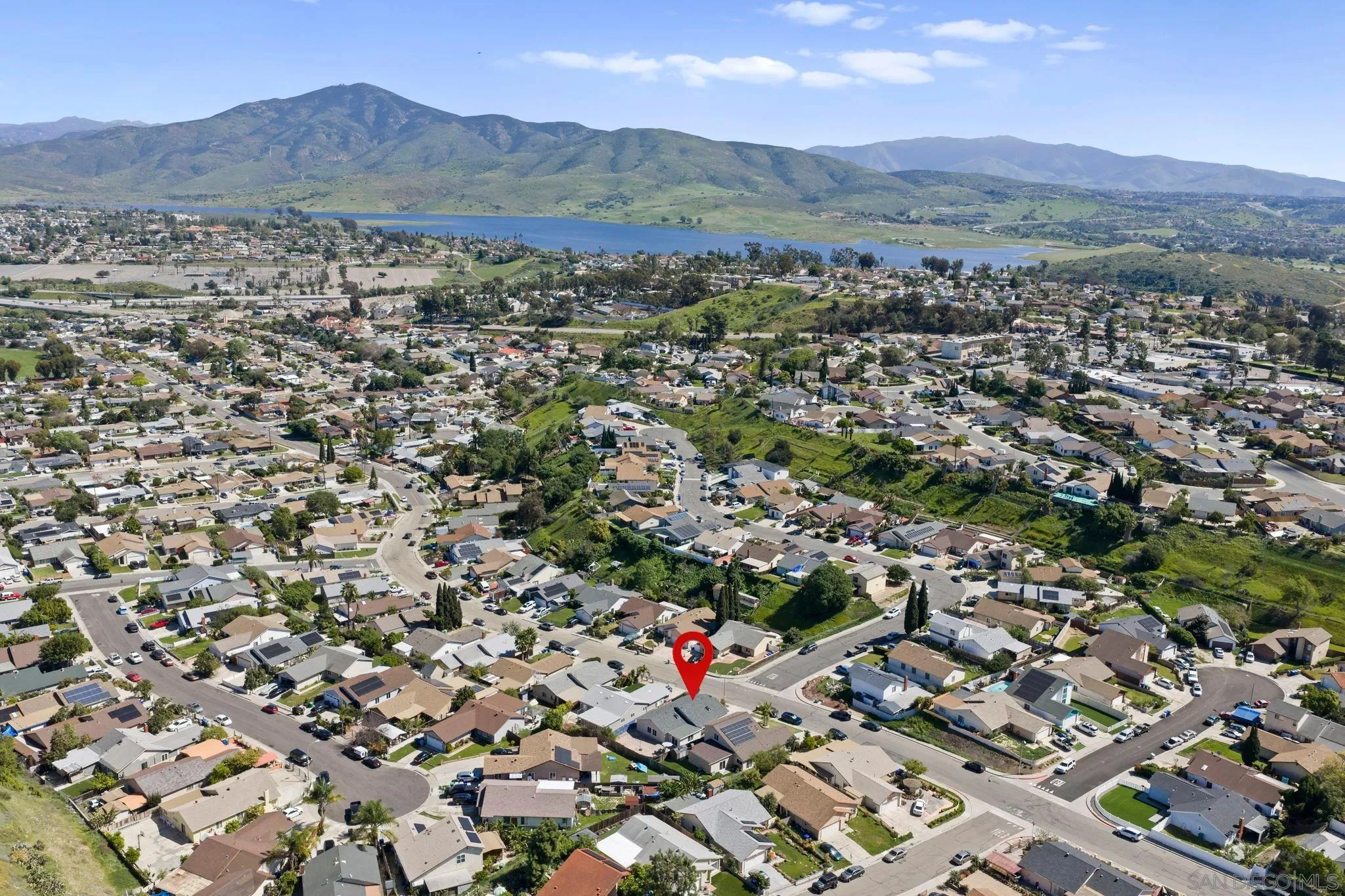https://cdn.realtyfeed.com/cdn/127/260005812/a472a8188e01731298385e0db8b10414.webp