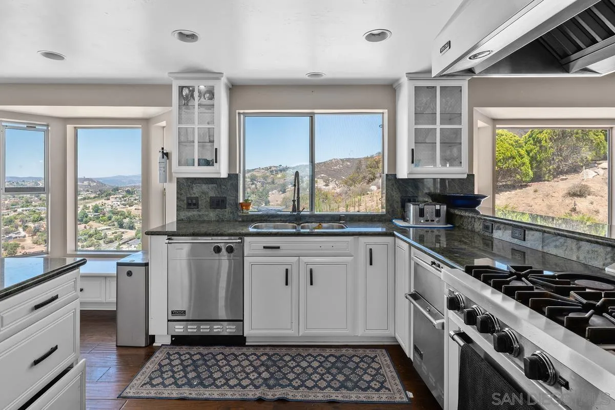 https://cdn.realtyfeed.com/cdn/127/260005815/23bfd8c96b1143a24bc4c6cc4eb6b3b7.webp
