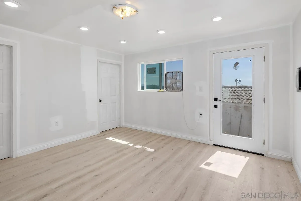 https://cdn.realtyfeed.com/cdn/127/260005815/489701ffec54e98638da125ad0fe5a32.webp