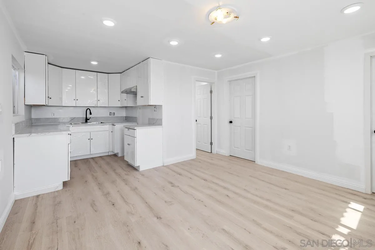 https://cdn.realtyfeed.com/cdn/127/260005815/55e8afe1ed0f5cf99fa819aa4517b3b8.webp