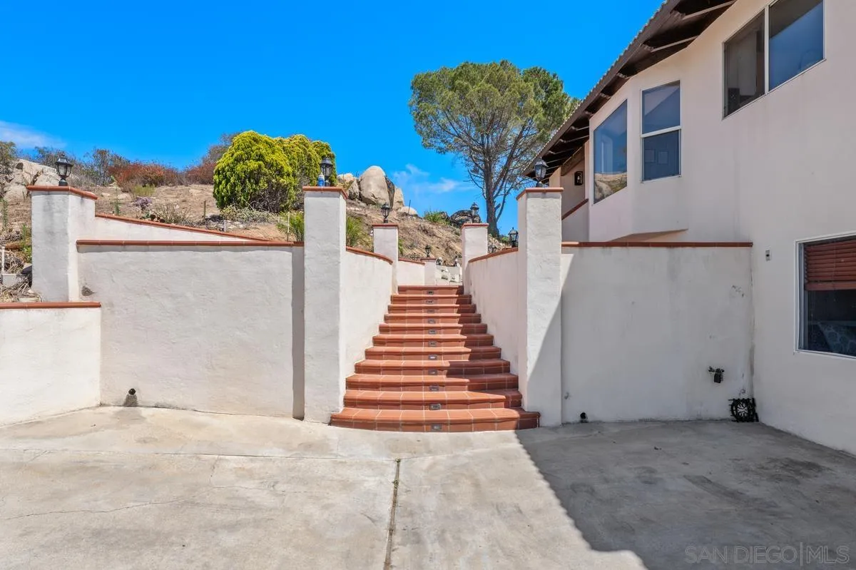 https://cdn.realtyfeed.com/cdn/127/260005815/80c7f50ad1c0641bb9894bf702c7c1d6.webp