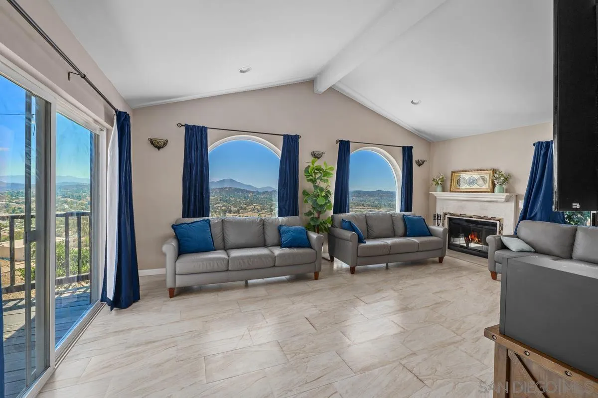 https://cdn.realtyfeed.com/cdn/127/260005815/94e32f0a3acbe0b0a2d0fe856072028a.webp