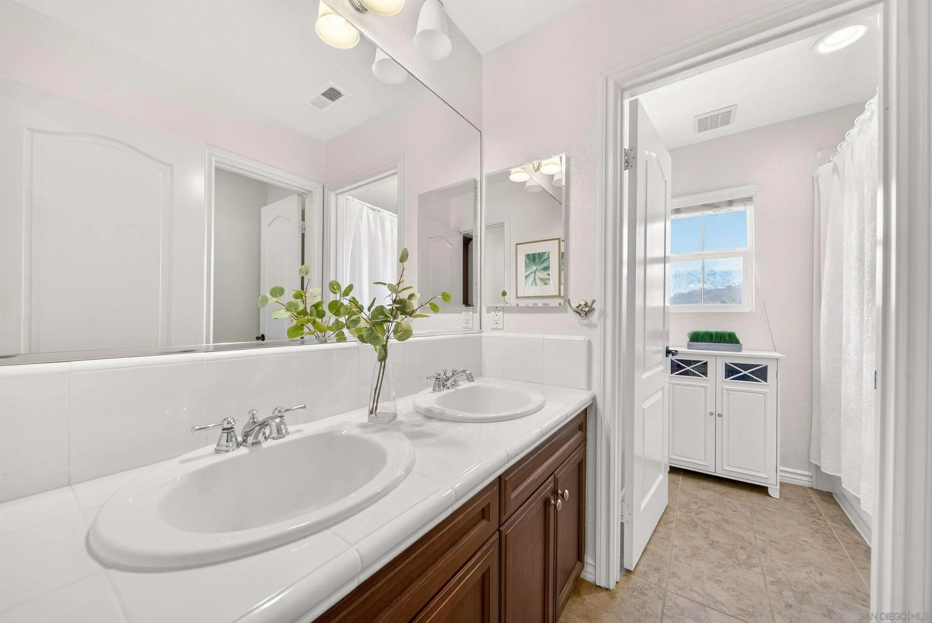https://cdn.realtyfeed.com/cdn/127/260005825/0064387a888e608bf1c128694affbf18.webp