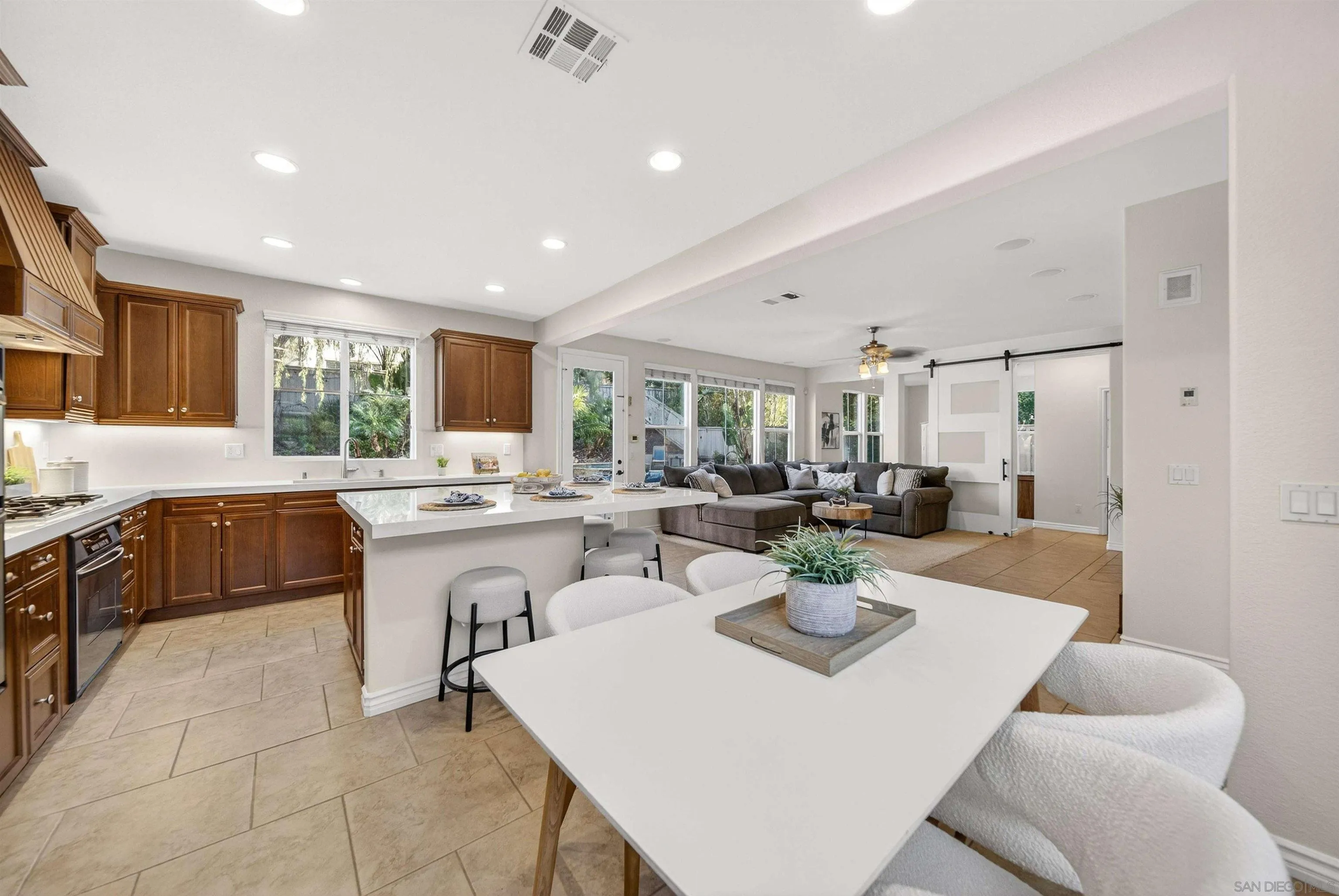 https://cdn.realtyfeed.com/cdn/127/260005825/21075b302ac44e4dfad47cc43c09759c.webp