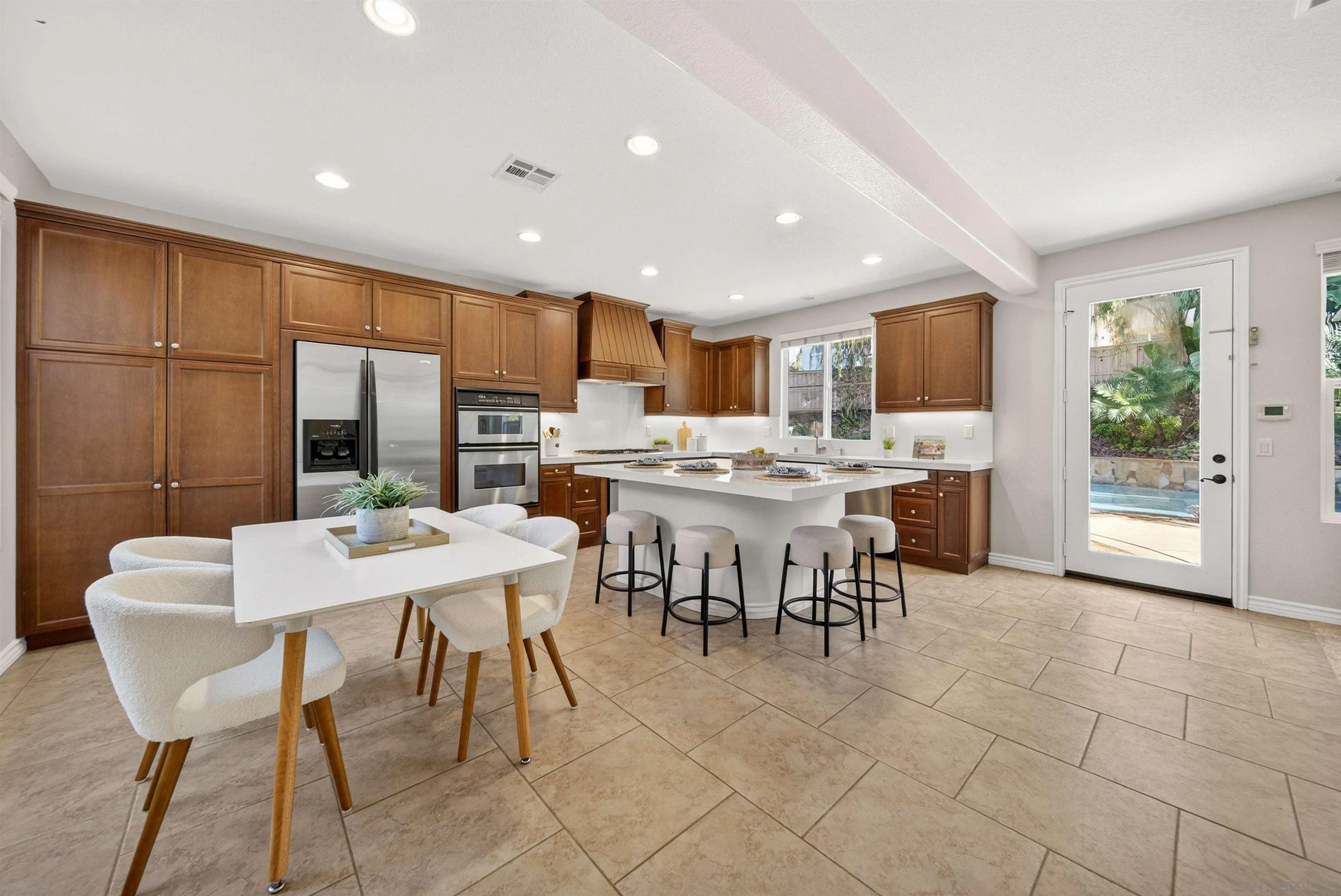 https://cdn.realtyfeed.com/cdn/127/260005825/290b4cabdb236a3734affebe1e83d7ee.webp