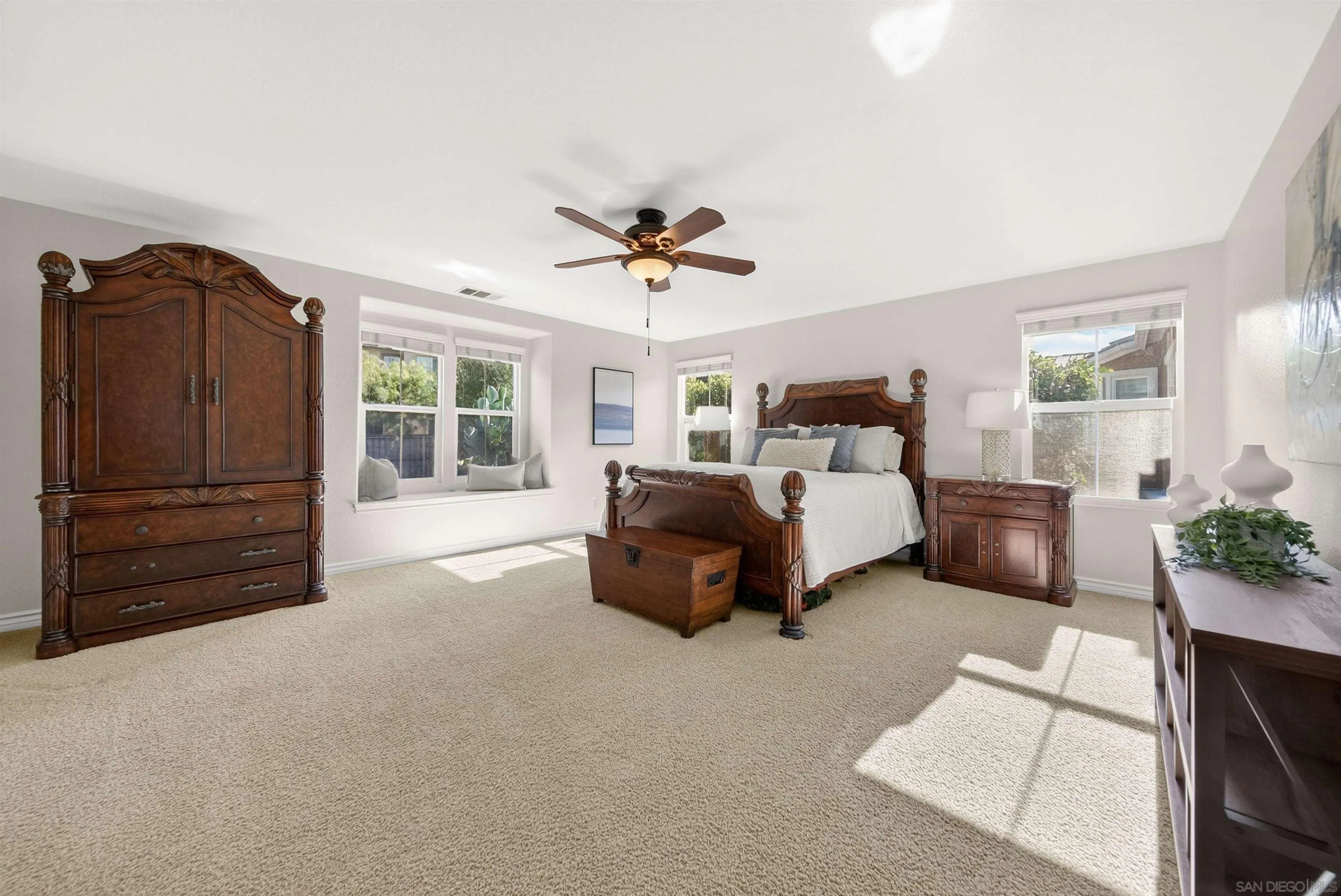 https://cdn.realtyfeed.com/cdn/127/260005825/31cd1f8a2ee037153b934363cb7b3b81.webp
