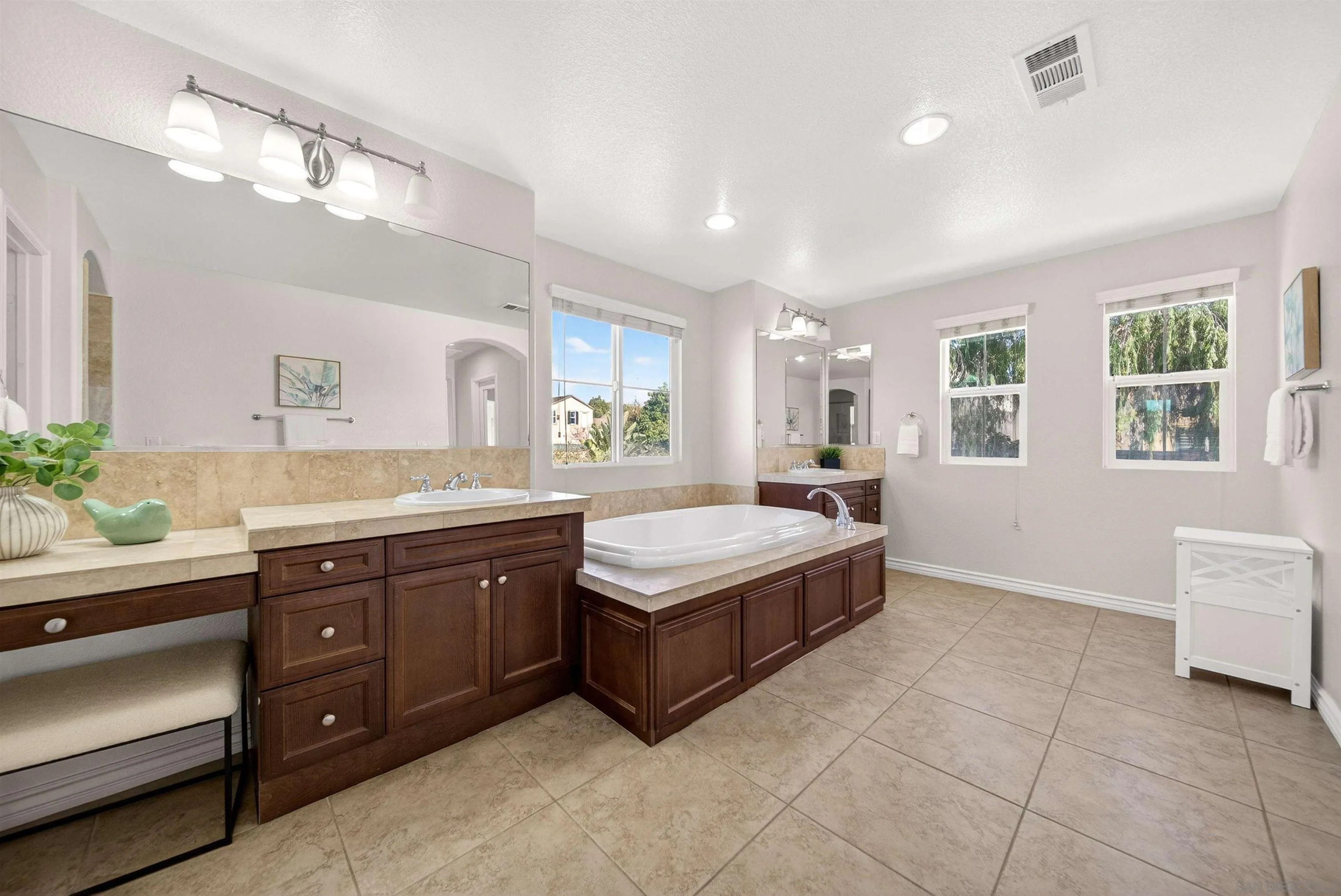 https://cdn.realtyfeed.com/cdn/127/260005825/37949f7557cf76c76b09c73275681da4.webp
