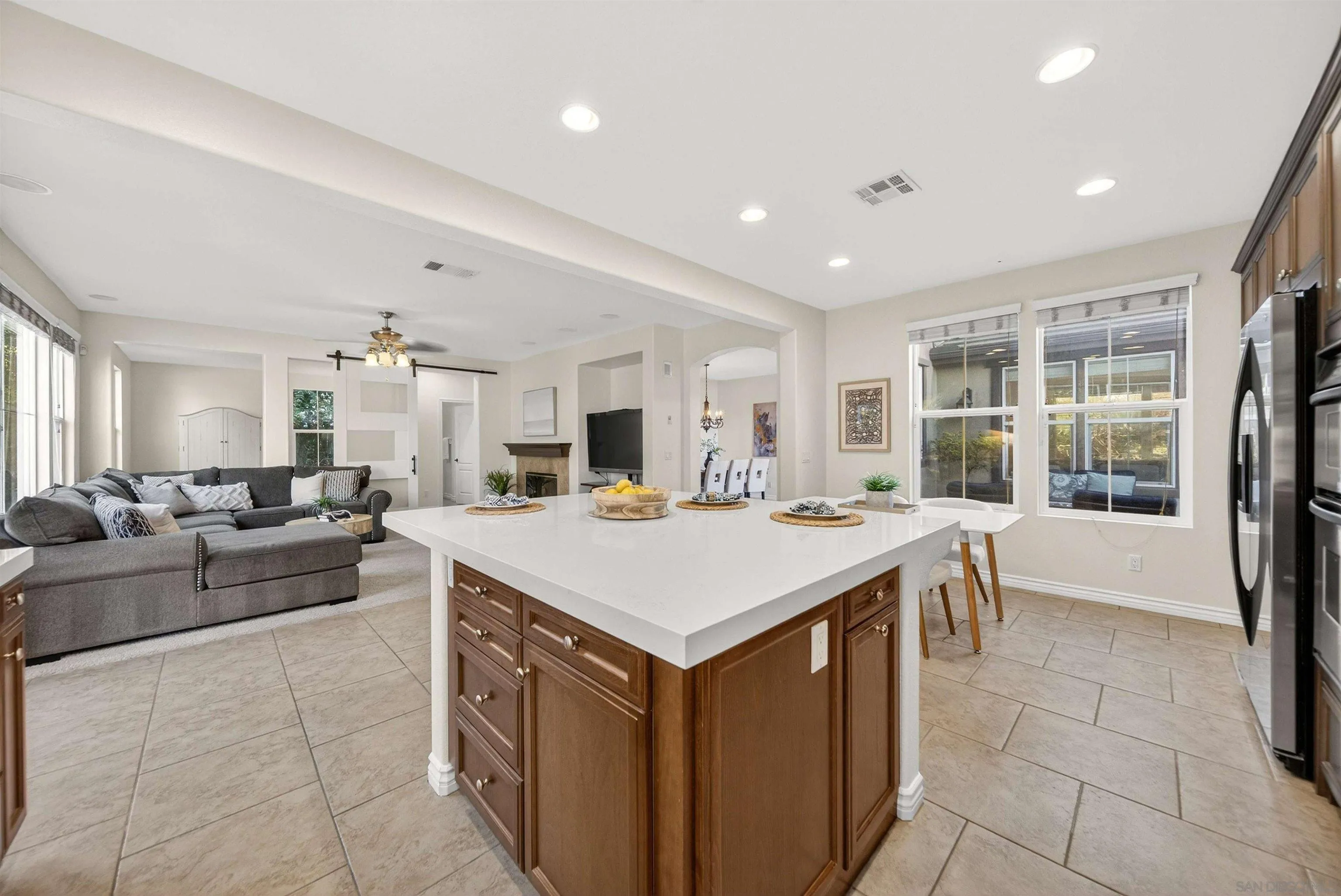 https://cdn.realtyfeed.com/cdn/127/260005825/579b63f249b1283b7f9d57b06aa885c5.webp
