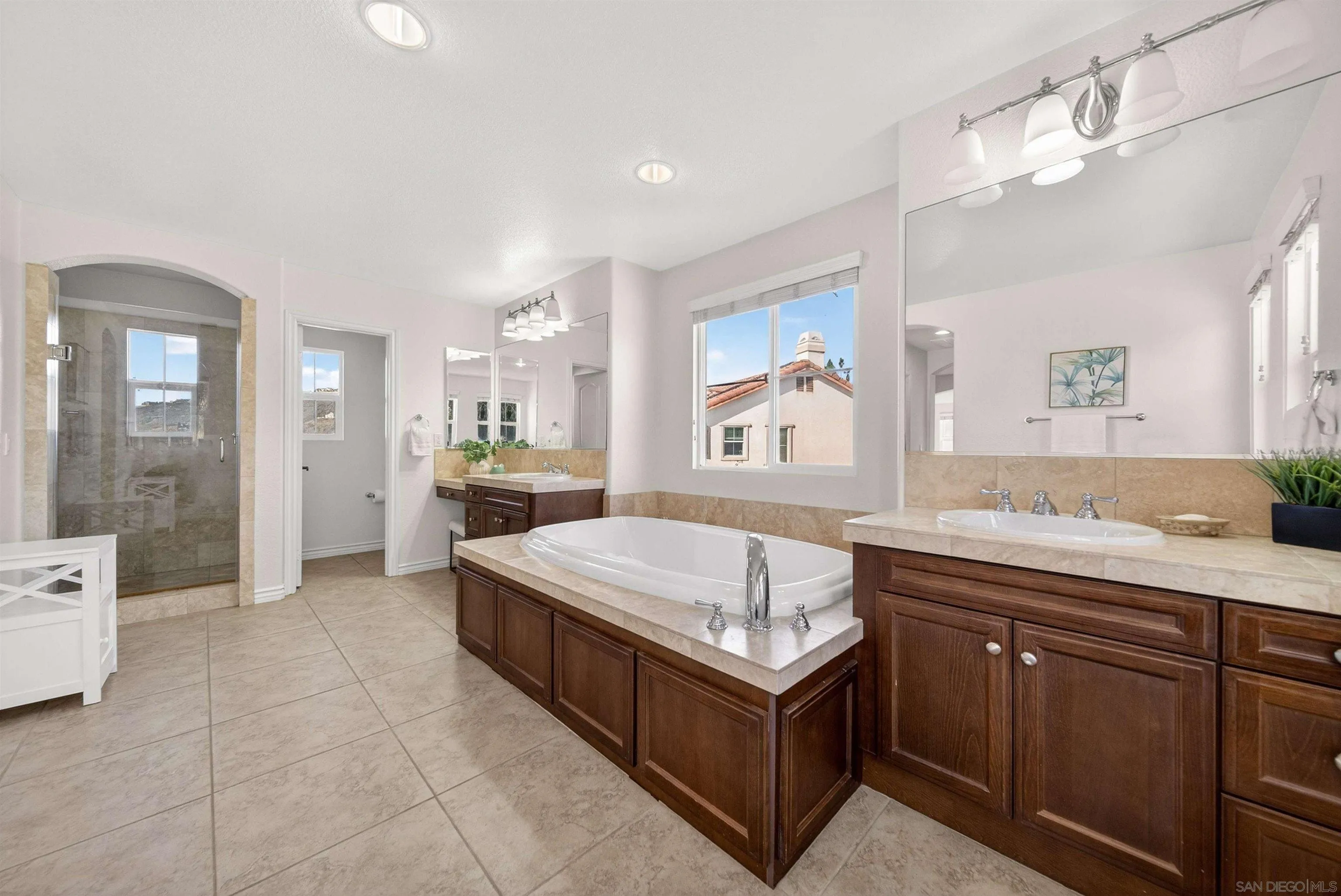 https://cdn.realtyfeed.com/cdn/127/260005825/619be6bd38bcde74349ca8db7b1d88c5.webp