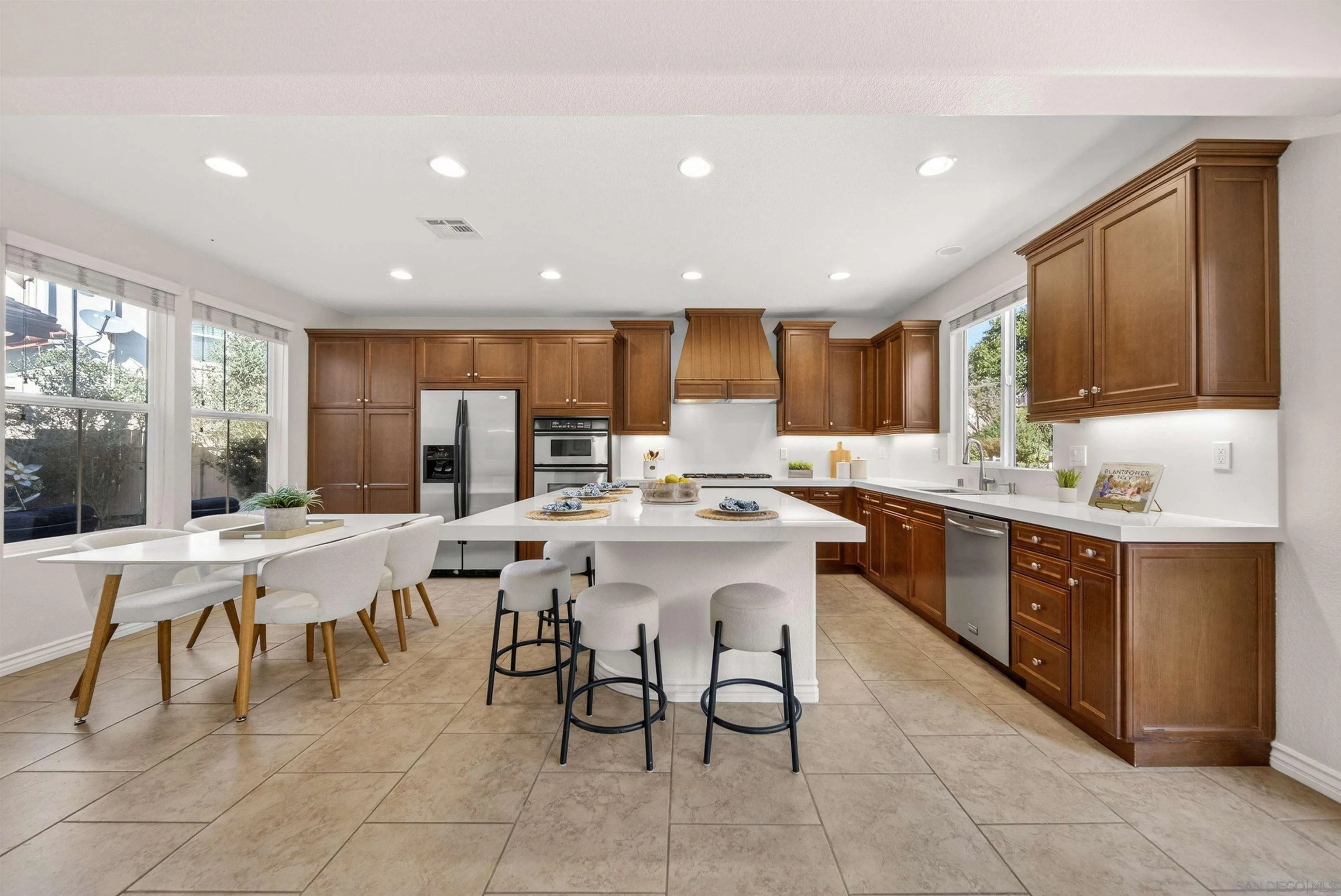 https://cdn.realtyfeed.com/cdn/127/260005825/956ab4a850a454a5ee028a2eb0a73cc2.webp