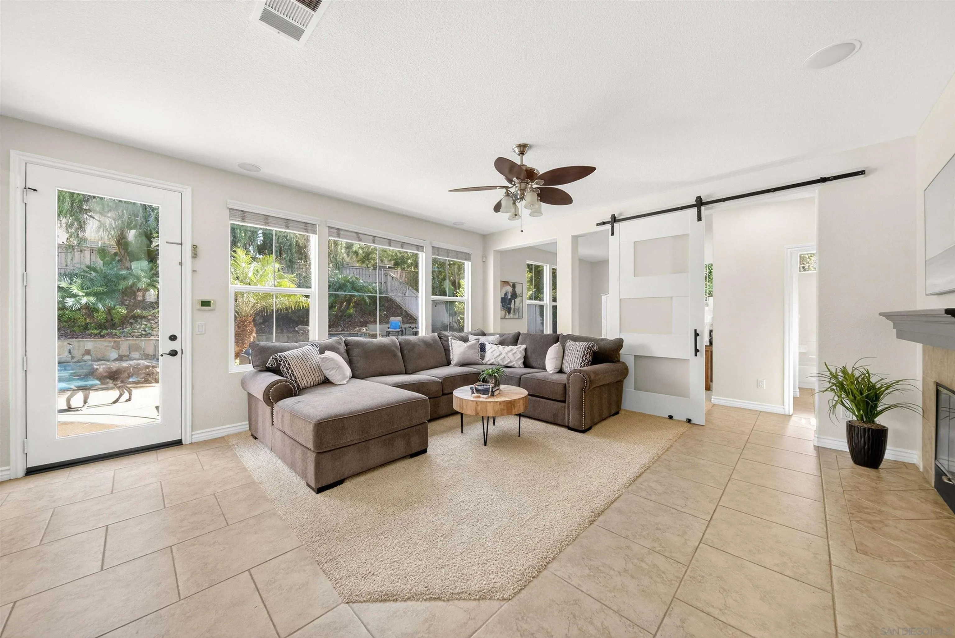 https://cdn.realtyfeed.com/cdn/127/260005825/dfc712d3c2c4069584489a55f636f3f8.webp
