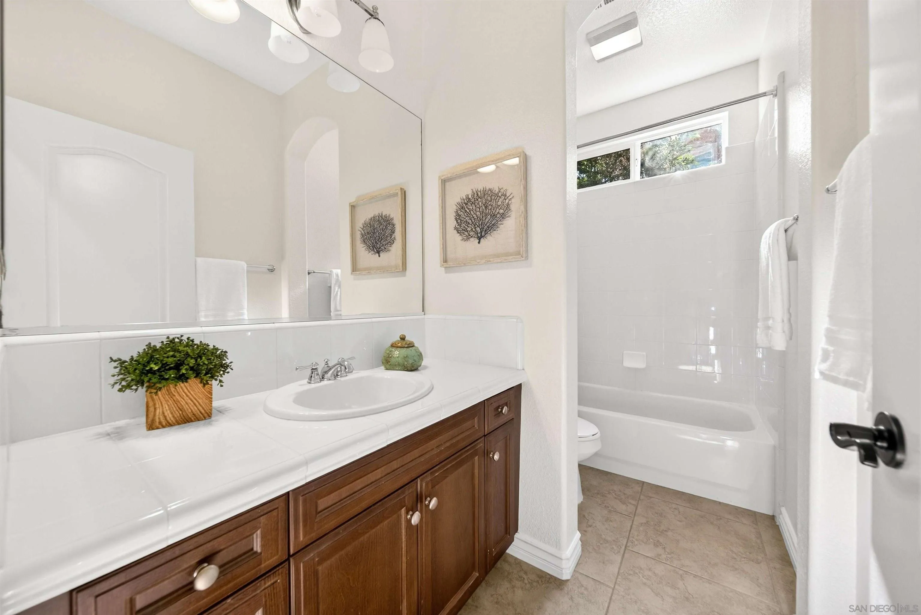 https://cdn.realtyfeed.com/cdn/127/260005825/e0e5b1b56635f76fde588d273ac58de6.webp