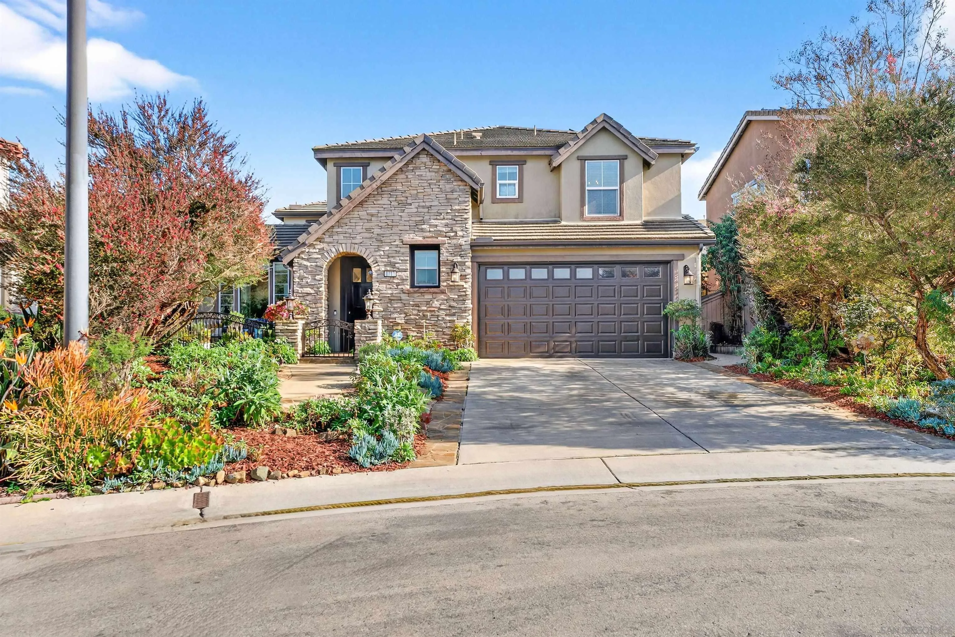 https://cdn.realtyfeed.com/cdn/127/260005825/e75f3df9cf657da8c35828152b3141e6.webp
