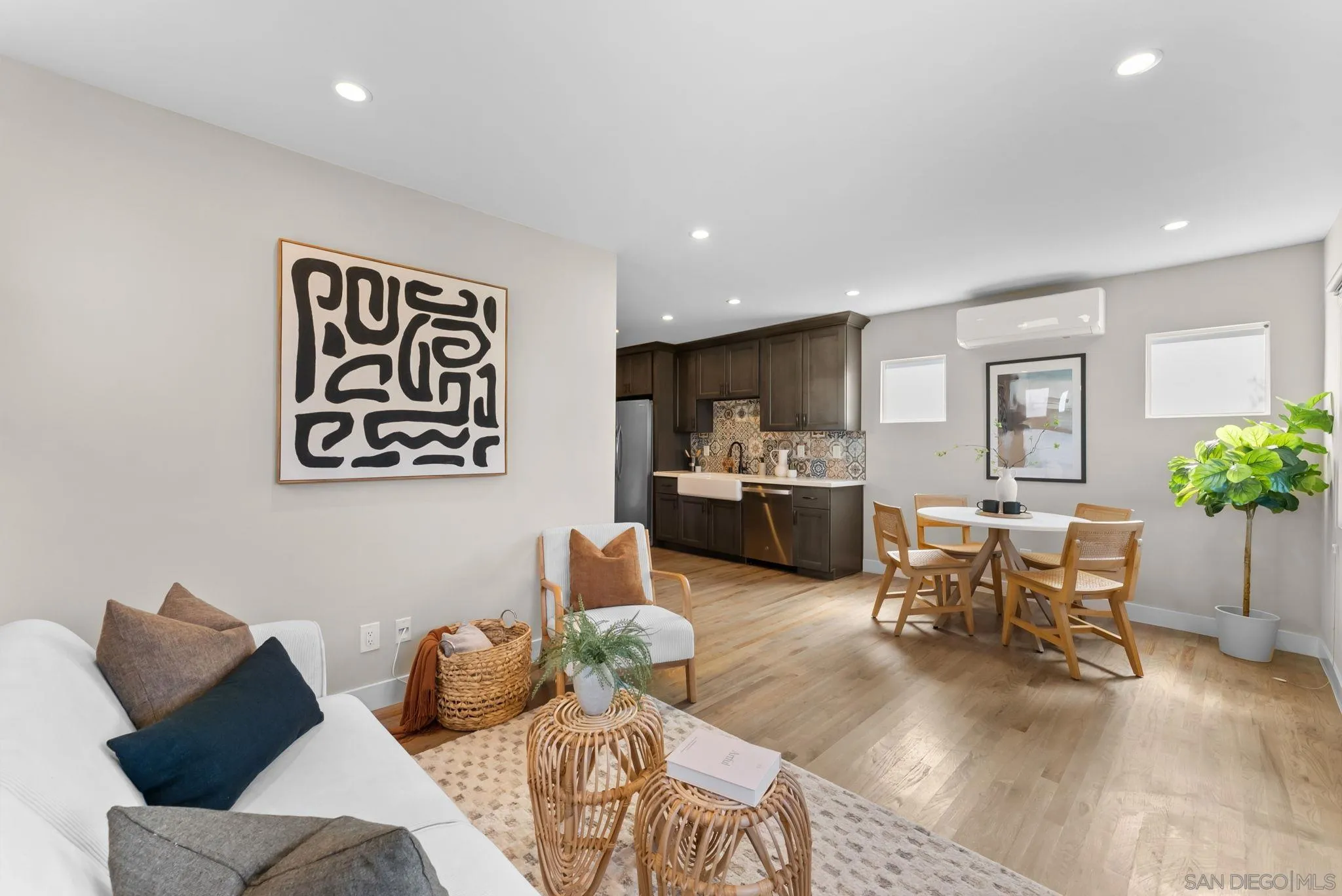 https://cdn.realtyfeed.com/cdn/127/260005829/199707d471a083a9682b932998bde7de.webp
