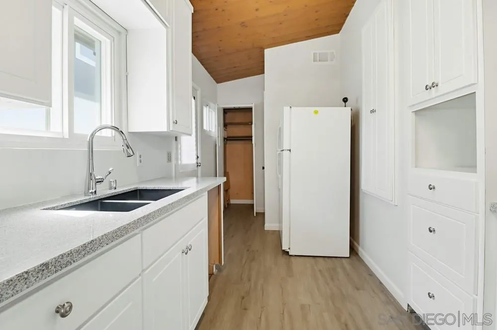 https://cdn.realtyfeed.com/cdn/127/260005830/18fe7ea9824e7b300c77b757e16f30bb.webp