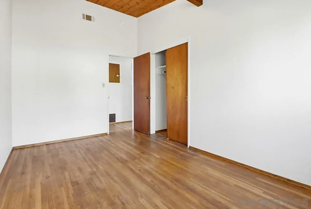 https://cdn.realtyfeed.com/cdn/127/260005830/2d6356eb2b306d8ddaf98f5090b39dc9.webp