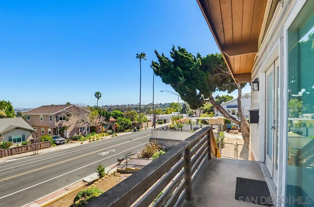 https://cdn.realtyfeed.com/cdn/127/260005830/37ca8c270947a64fad119e82250bd720.webp