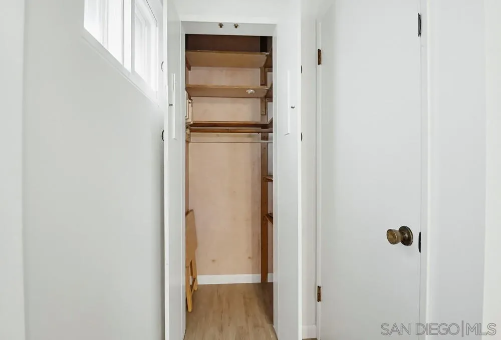 https://cdn.realtyfeed.com/cdn/127/260005830/71bd8154c1037344517a34cacfef2232.webp
