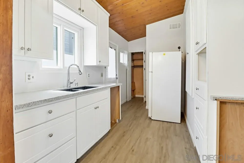 https://cdn.realtyfeed.com/cdn/127/260005830/a9b3e6f1621c516313791999848e4f86.webp