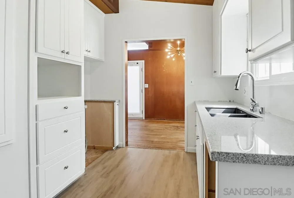 https://cdn.realtyfeed.com/cdn/127/260005830/d4cd2c4adcdd4b31c5a4bacba182b657.webp