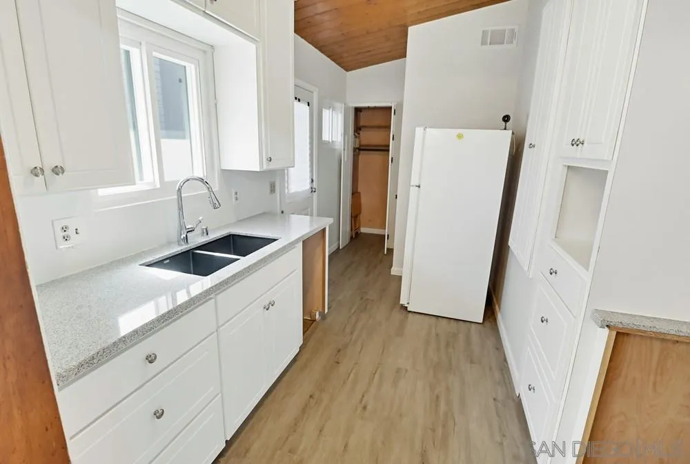 https://cdn.realtyfeed.com/cdn/127/260005830/d5a200d18f26061f6c7b823dd72667f4.webp