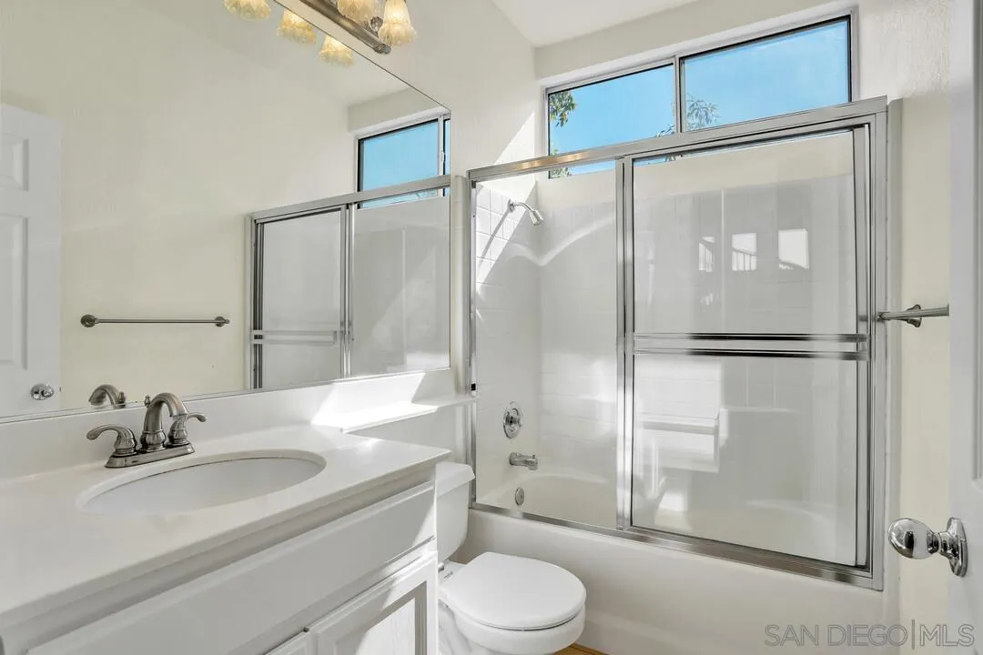1674 W 11th Ave, Escondido, CA 92029