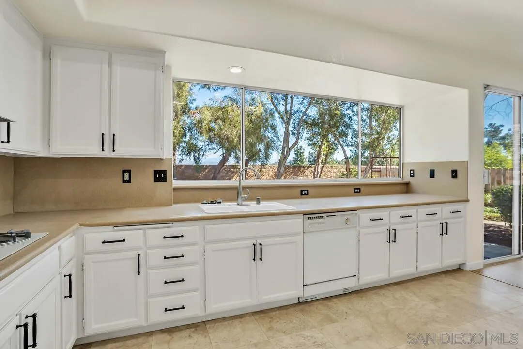 1674 W 11th Ave, Escondido, CA 92029