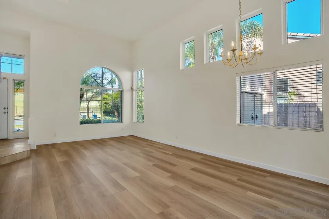 1674 W 11th Ave, Escondido, CA 92029