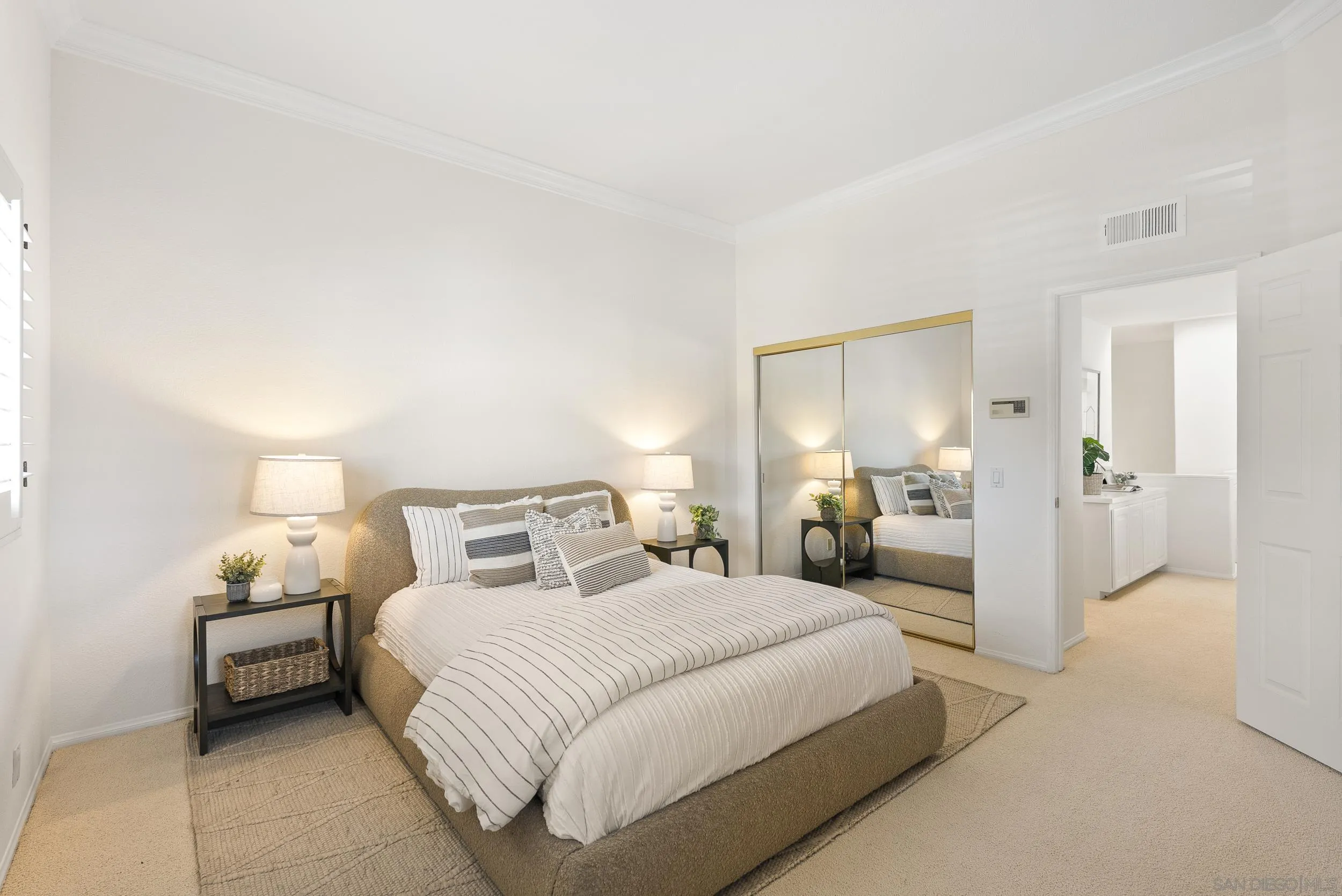https://cdn.realtyfeed.com/cdn/127/260005845/838e767b62ca21a5e1465bf3957654d1.webp